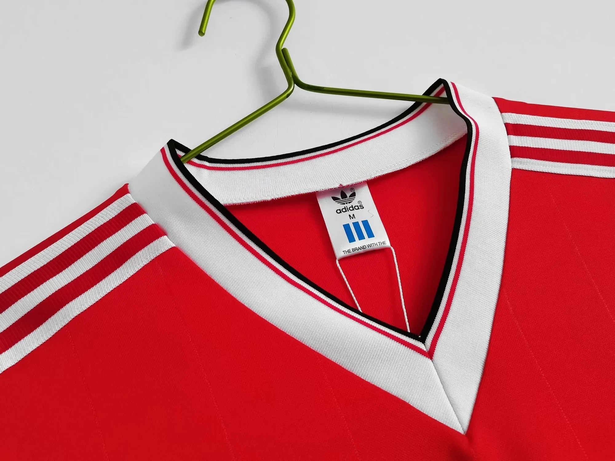 82-83 Manchester United home long sleeve 1