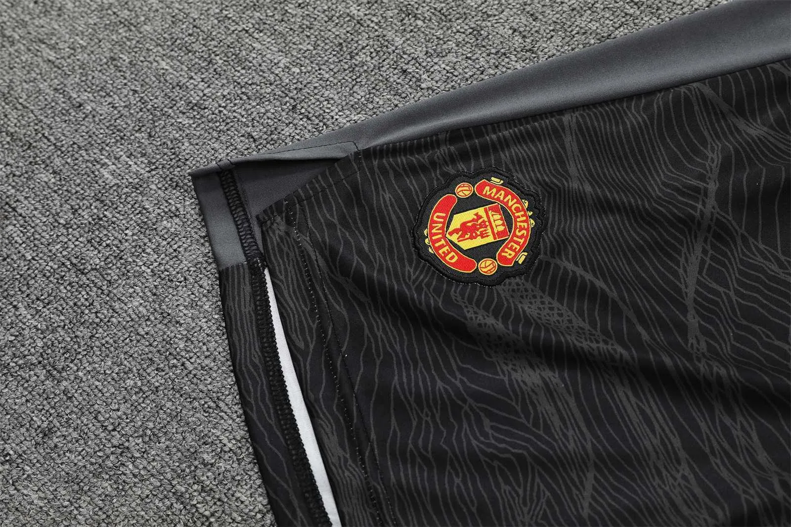 21-22 Manchester United black goalkeeper long sleeve 1