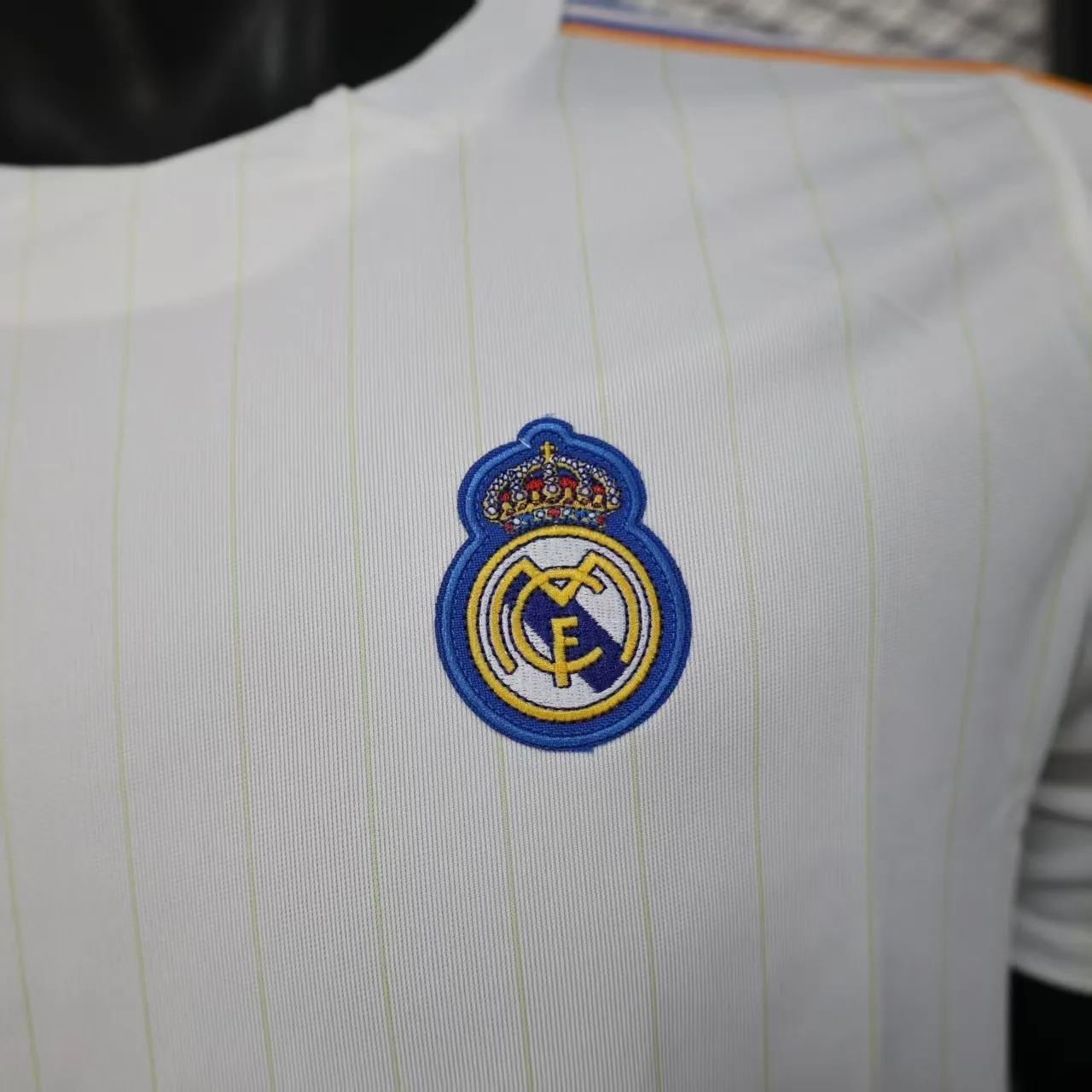 25-26 Real Madrid Casual Retro Style Football White Shirt Apparels AAAAJersey Dropship Yupoo 5