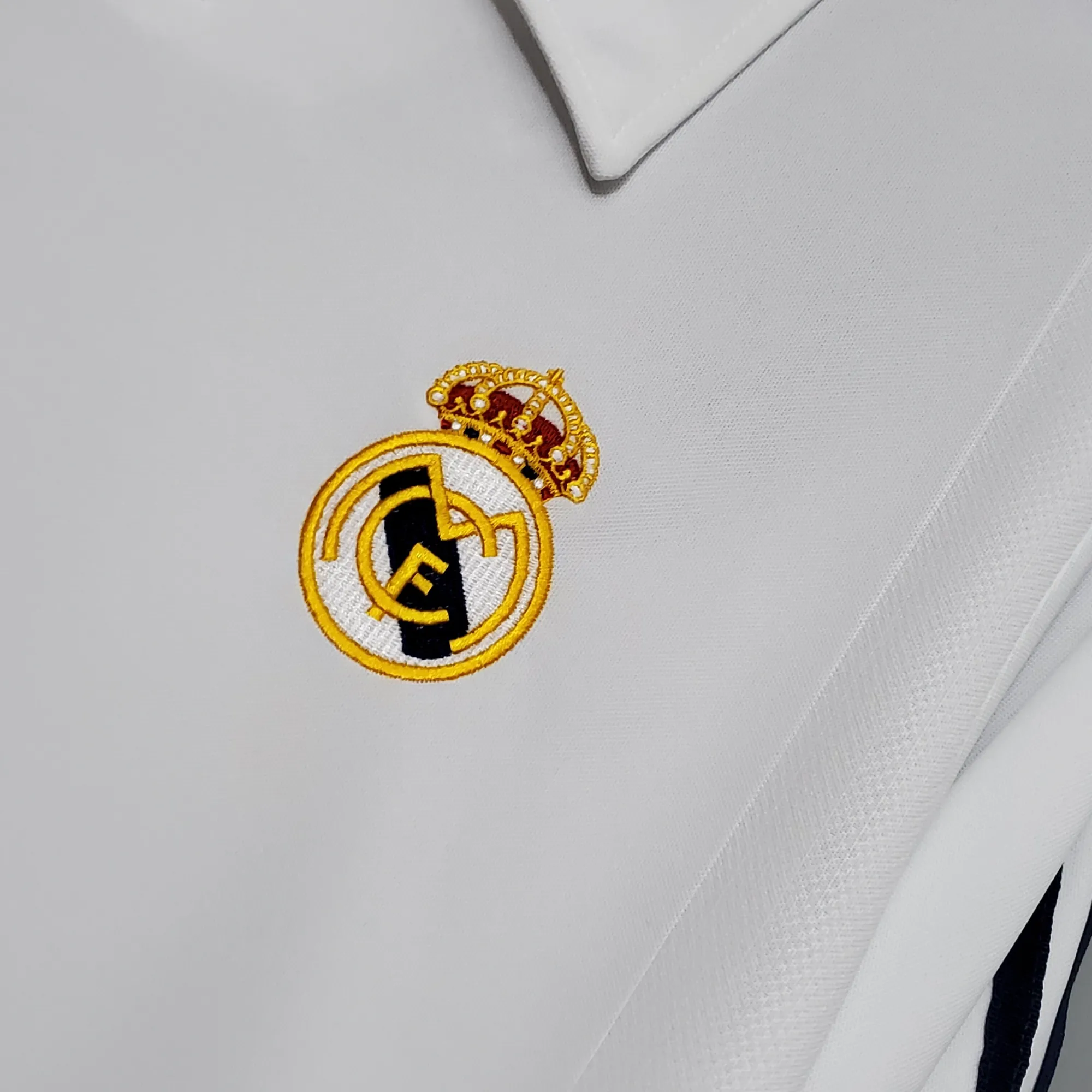 01-02 Real Madrid home long-sleeve 8