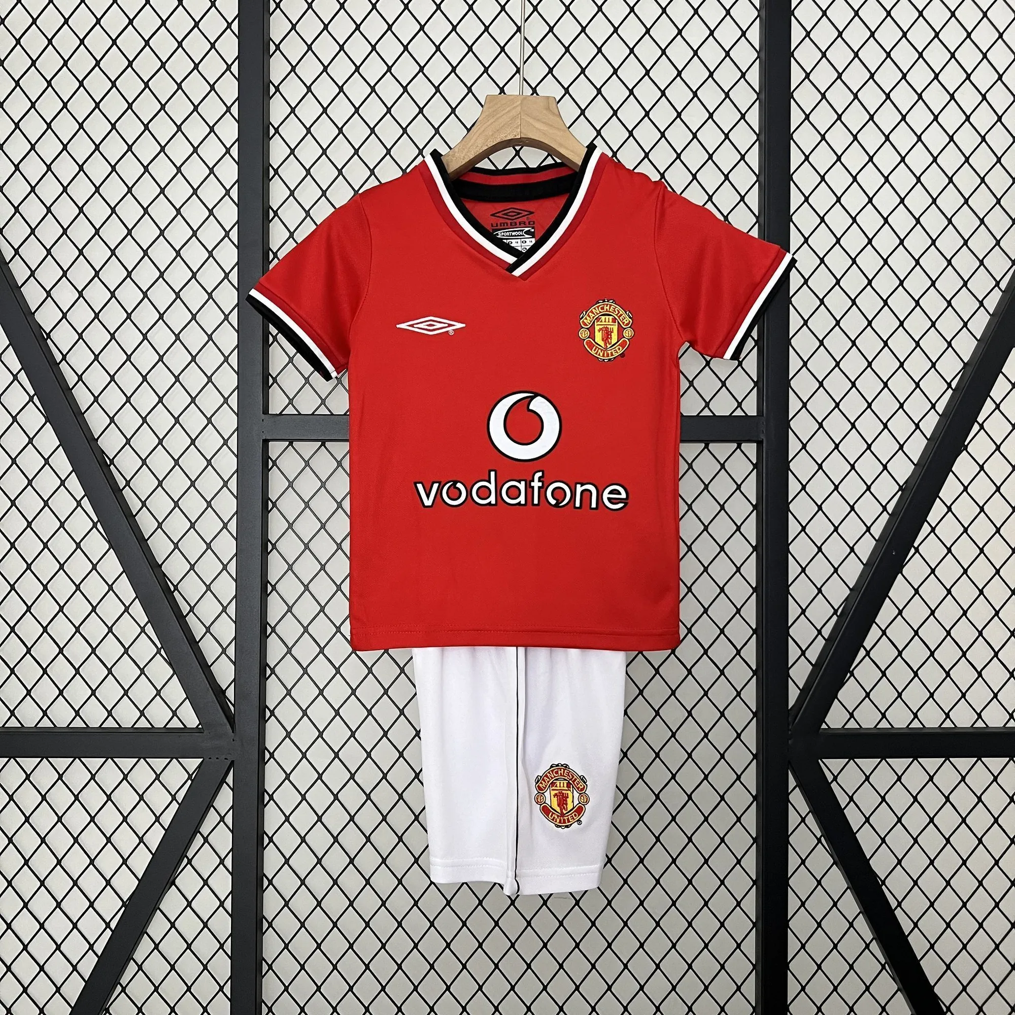 00-01 Manchester United Home Retro Kid Kits Youth Apparels AAAAJersey Wholesale Yupoo 8