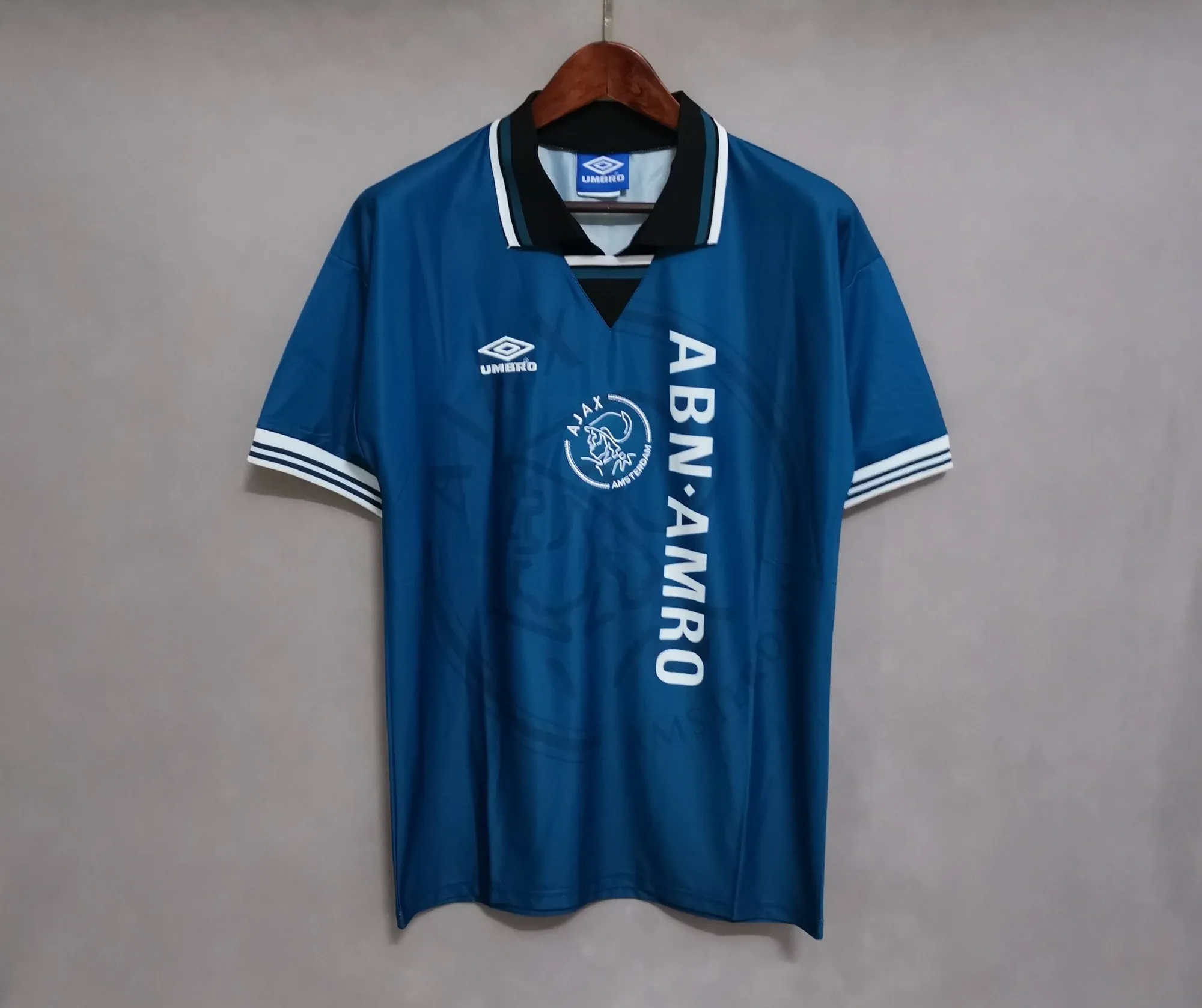 95-96 Ajax away 10