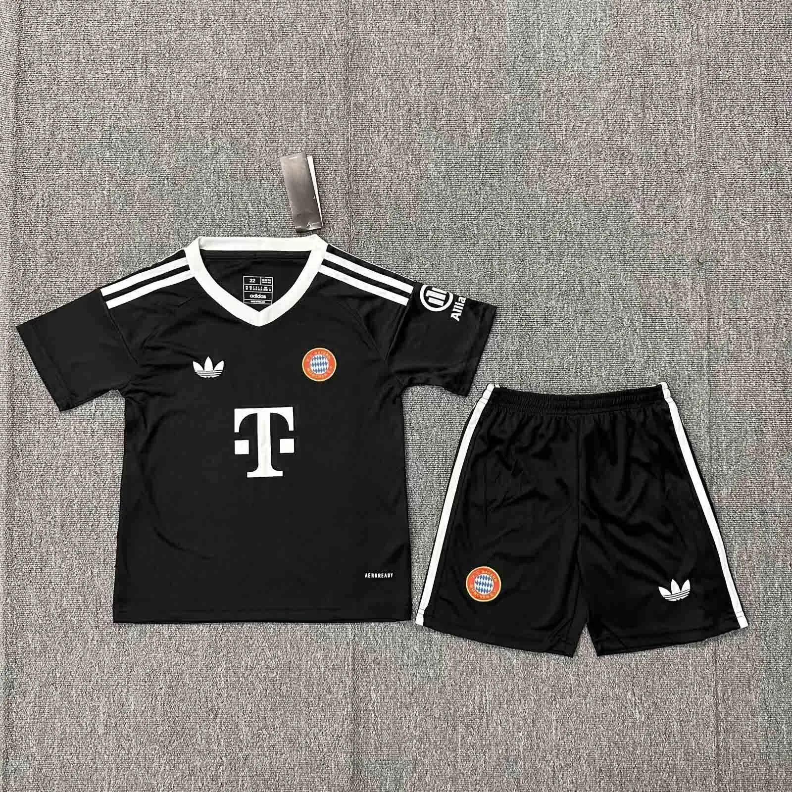 24-25 Bayern Munich Goalkeeper Black Kids Kits Youth Apparels AAAAJersey Supplier Yupoo 2