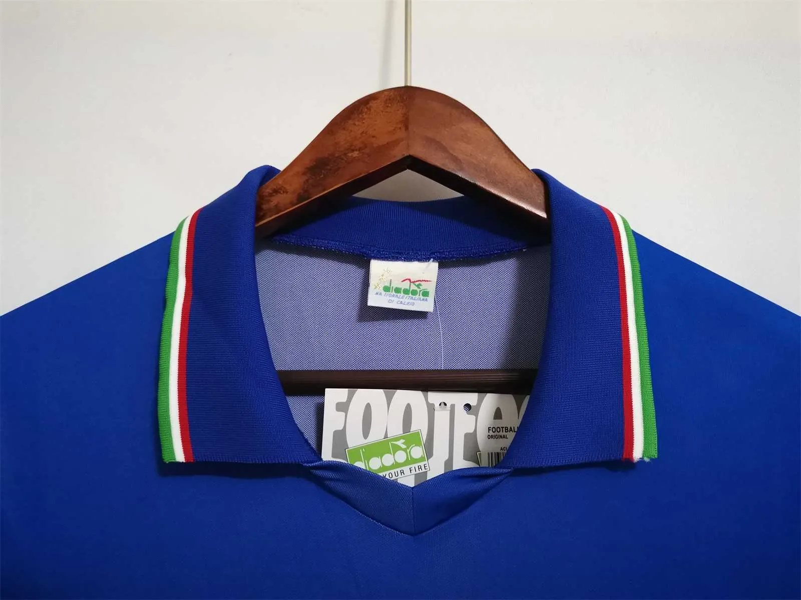 1990 Italy home blue 4