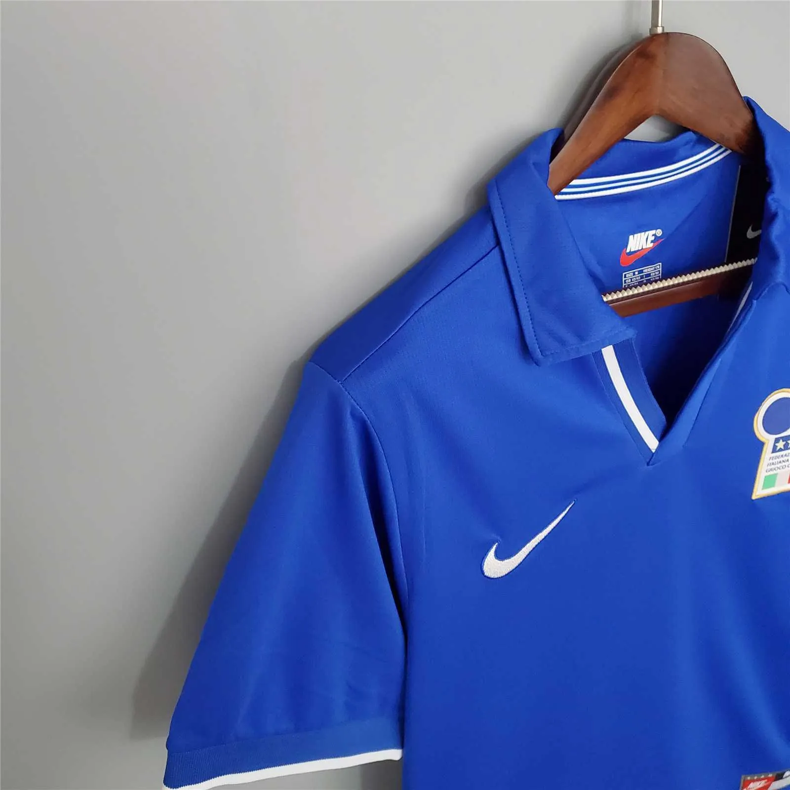 1998 Italy home 4