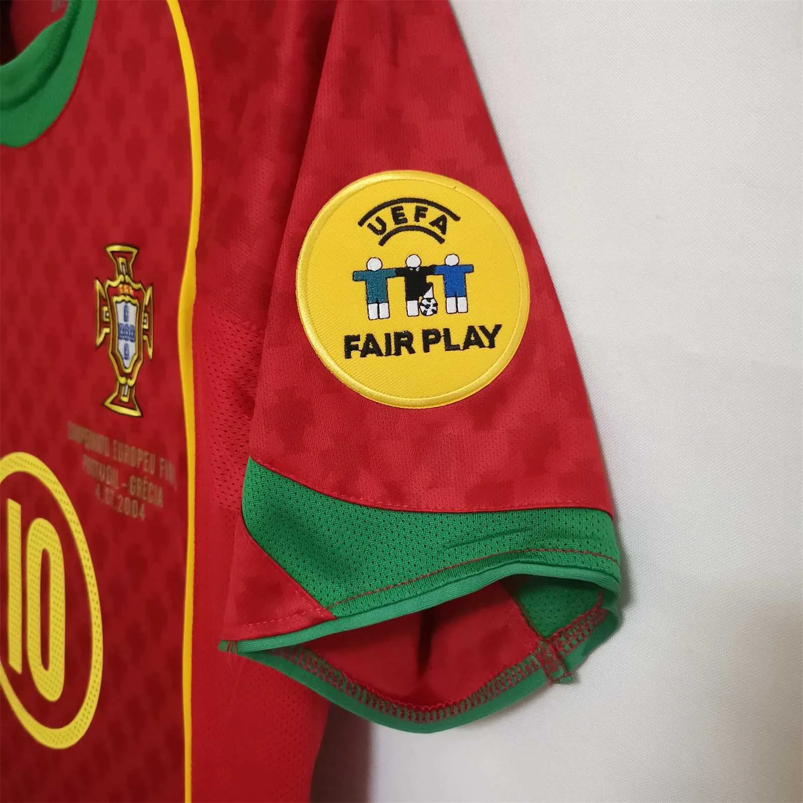 2004 Portugal home red 17