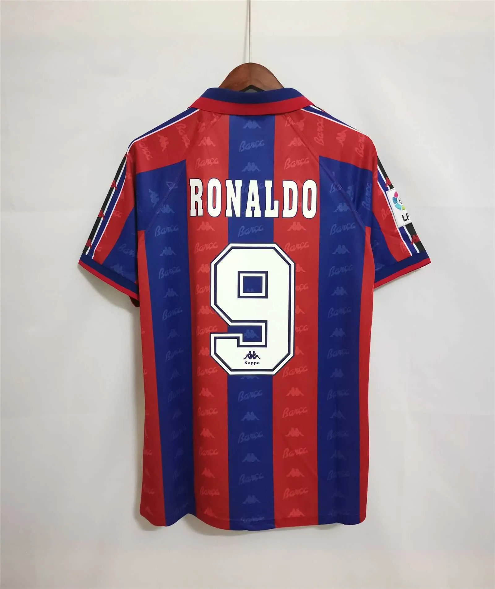 96-97 Barcelona home 11
