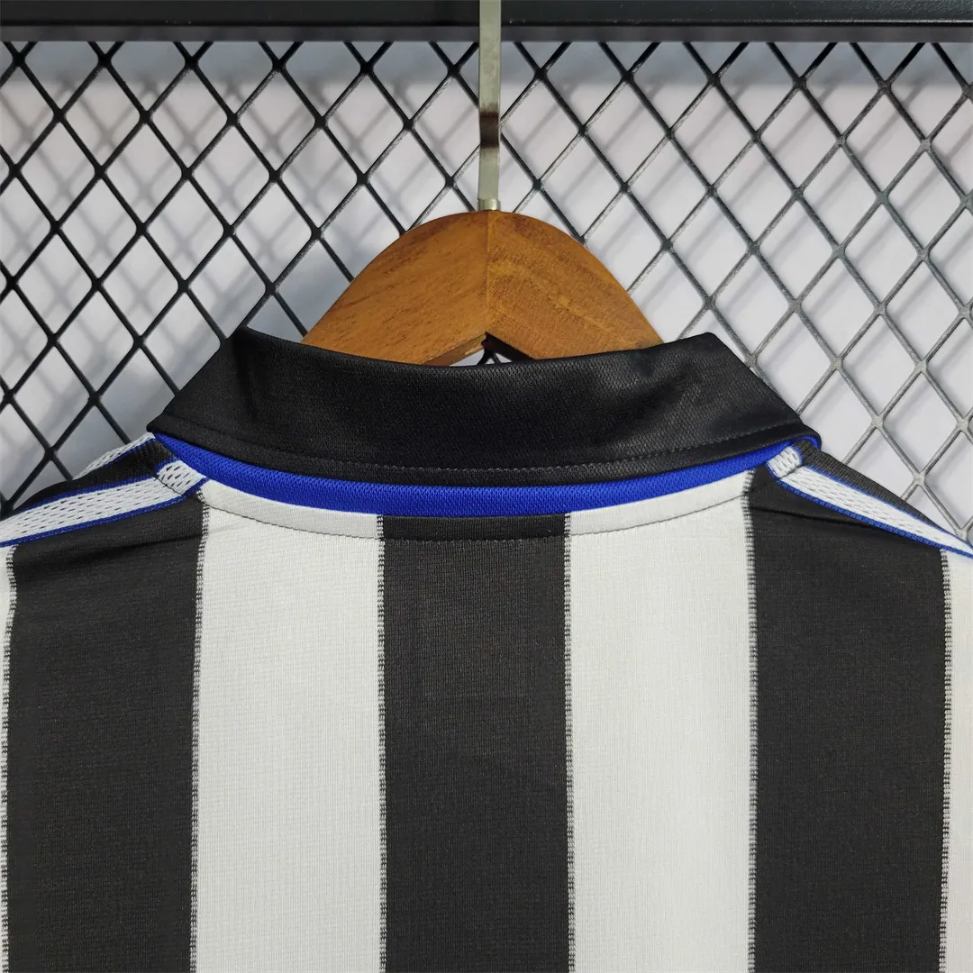 00-01 Newcastle home 6