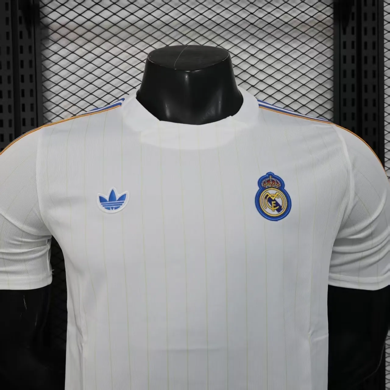 25-26 Real Madrid Casual Retro Style Football White Shirt Apparels AAAAJersey Dropship Yupoo 4