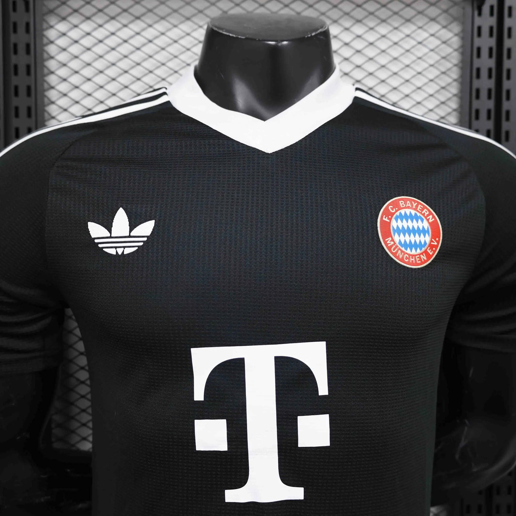 24-25 Bayern Munich Black GoalKeeper Kit Player Version Shirt Soccer AAAAJersey Yupoo 2