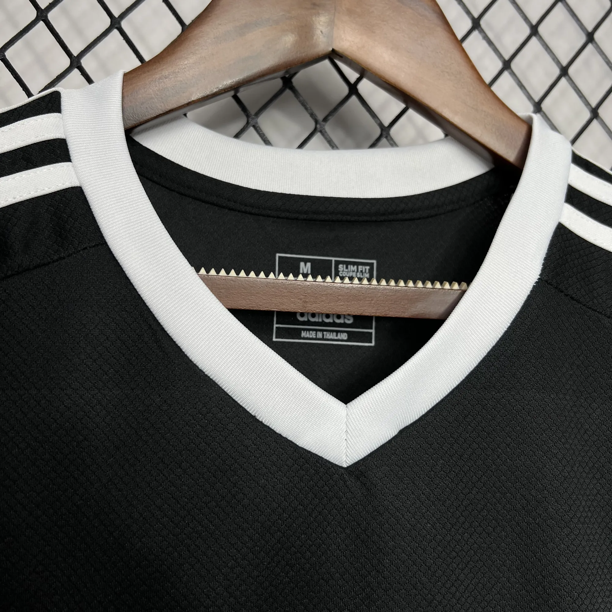 24-25 Manchester United Black Goalkeeper Kit AAAAJersey Supplier Yupoo 2