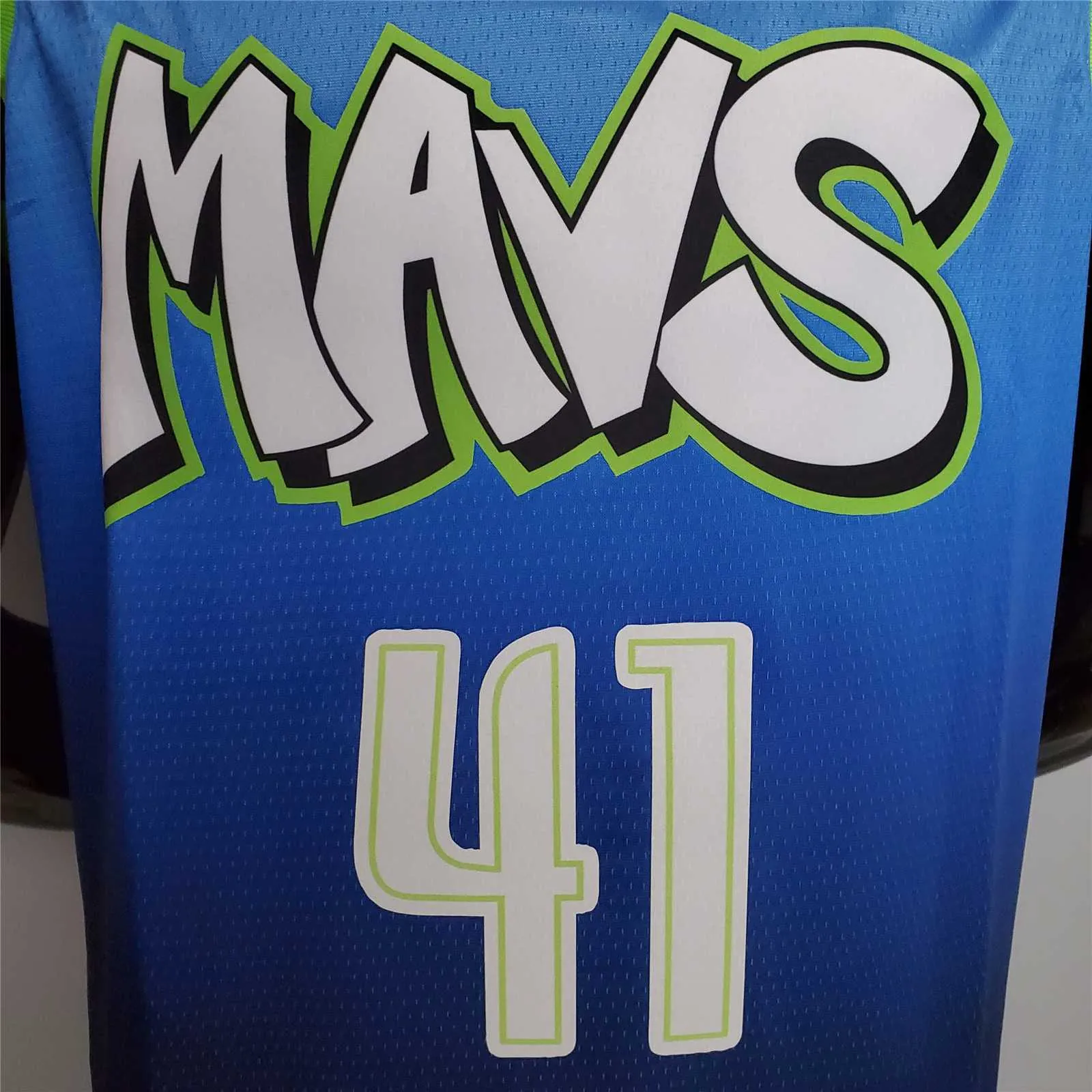 Nowitzki #41 Dallas Mavericks blue idol 6