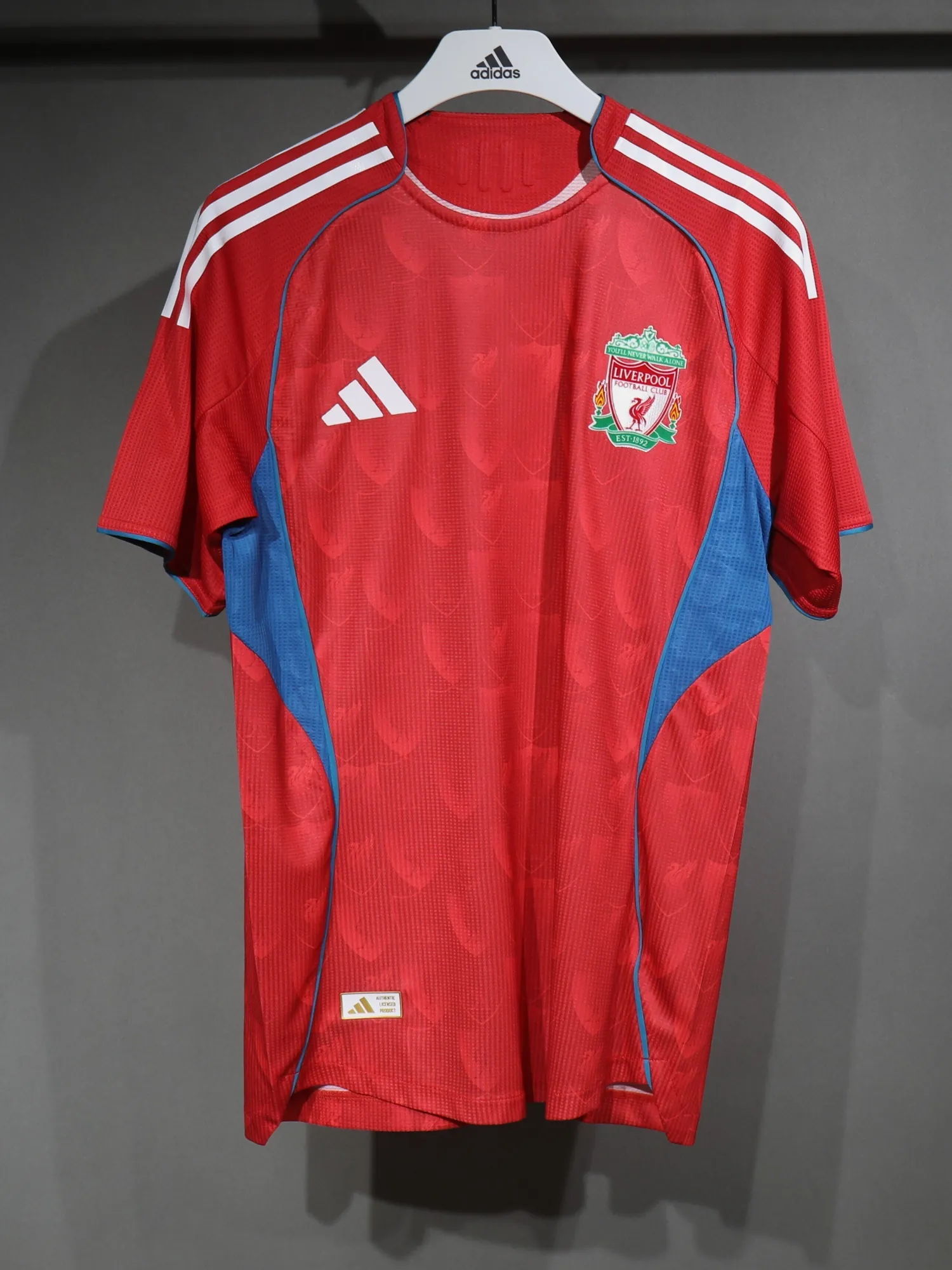 25-26 Liverpool Retro Totem Special Edition Player Version Soccer Shirt AAAAJersey Supplier Yupoo 6