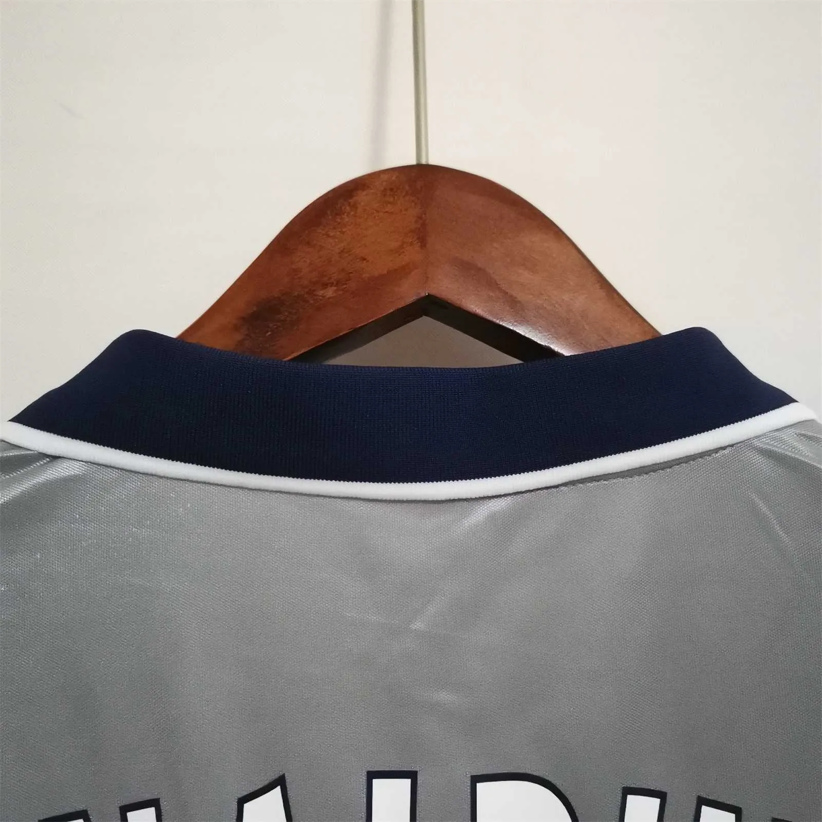 2000 PSG away grey 10