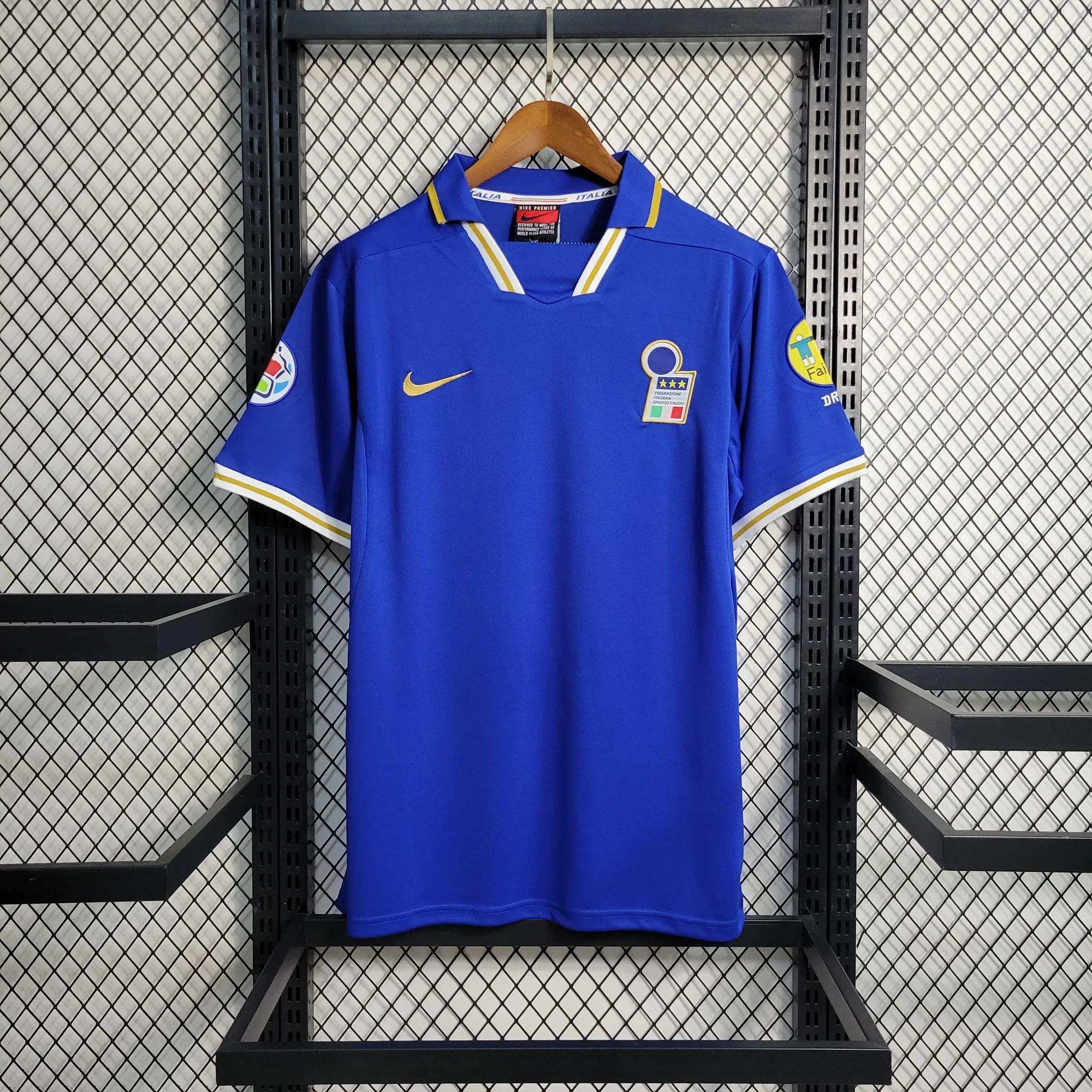 1996 Italy home 11