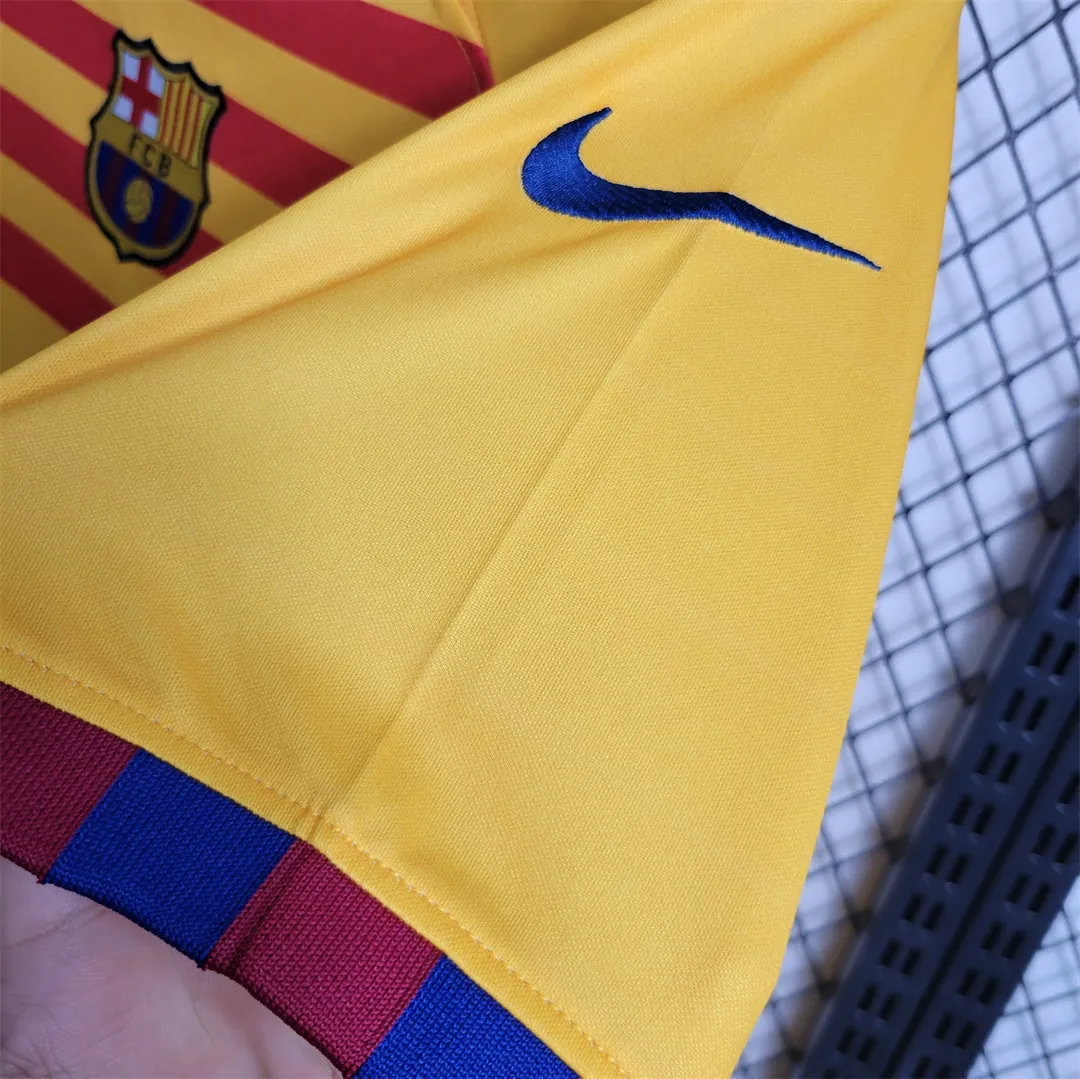 22-23 Barcelona fourth away 8