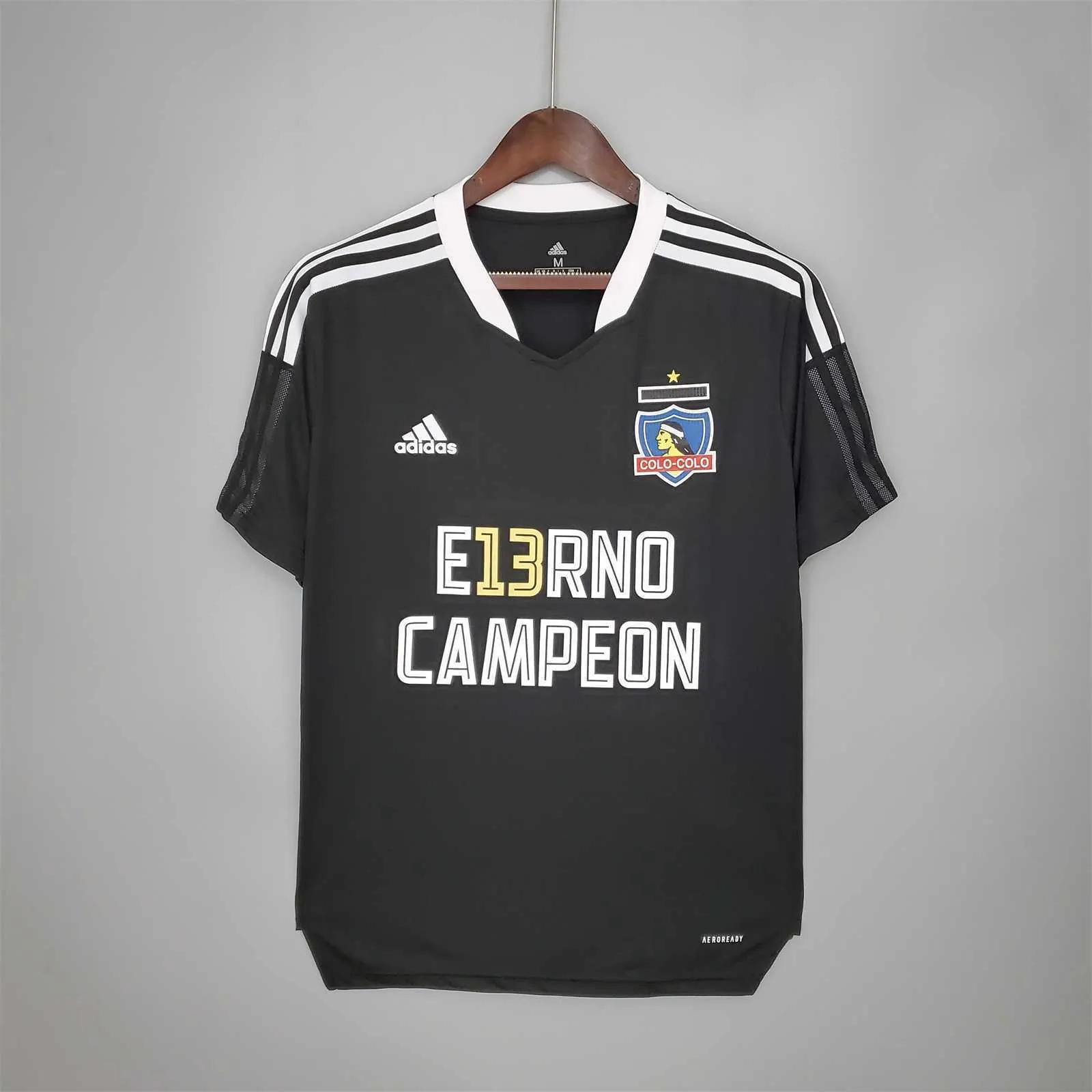 Colo-Colo 13-time champion version away 9
