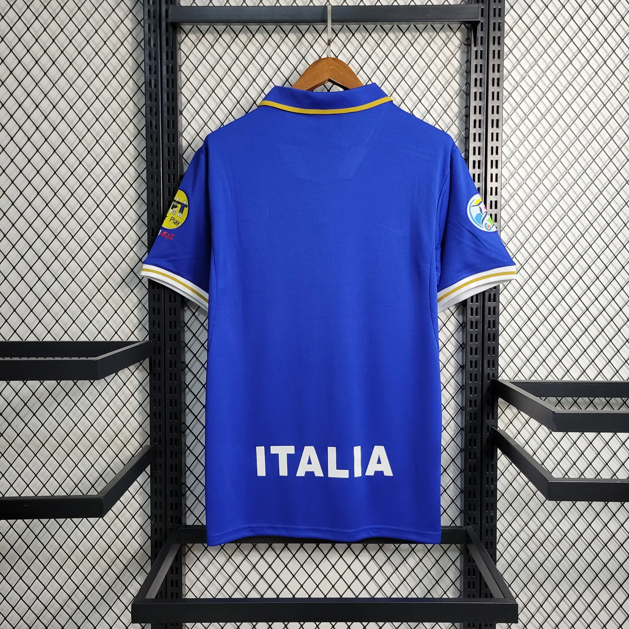 1996 Italy home 7
