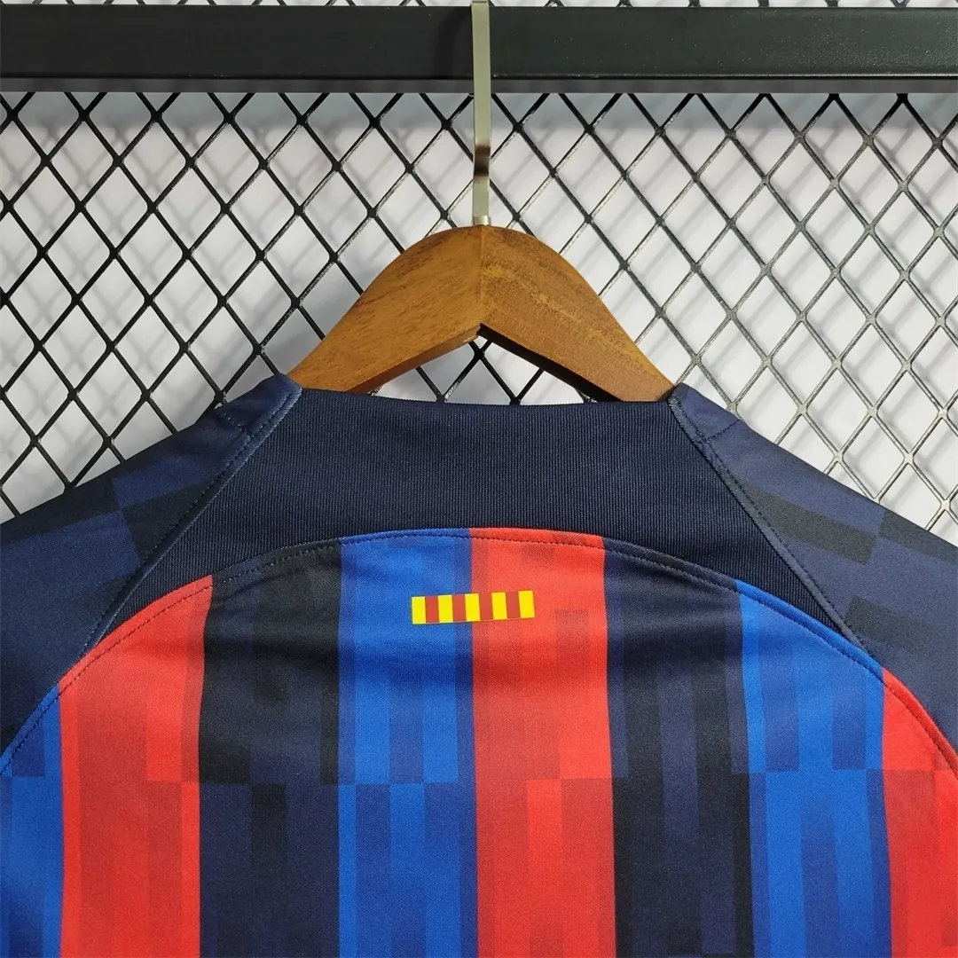 22-23 Barcelona home - 3 6