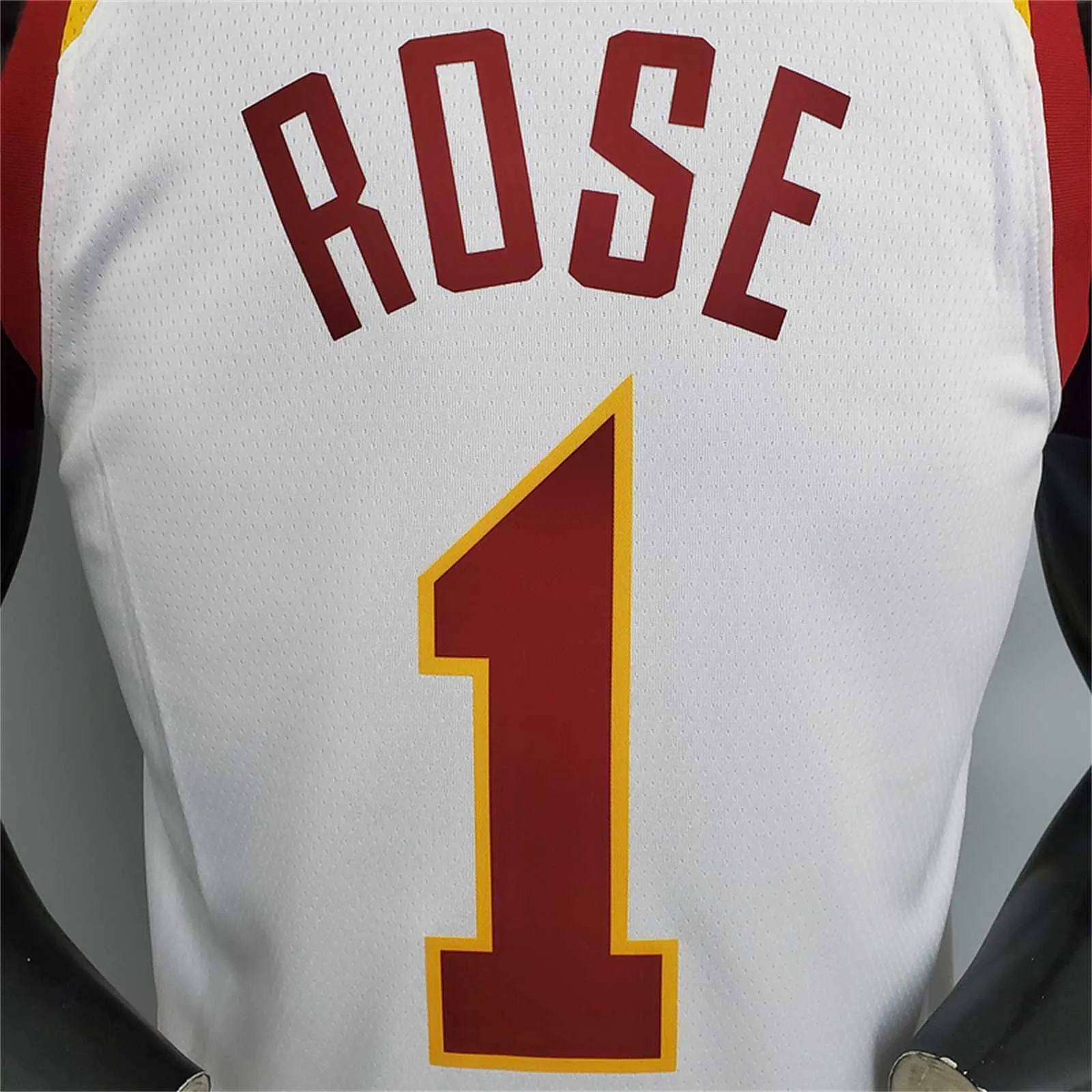 Cavaliers Rose #1 White 6