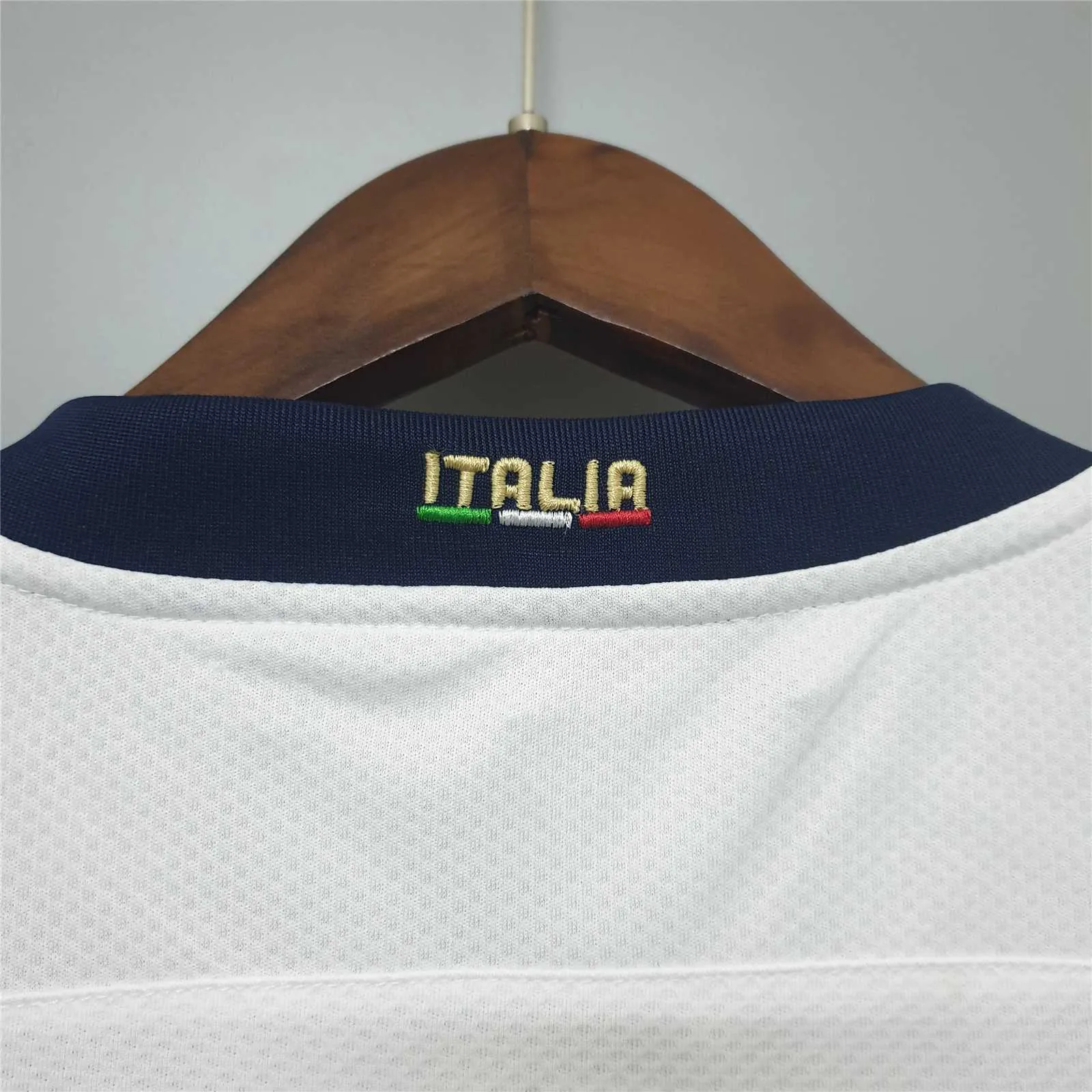 2020 Italy away white 6