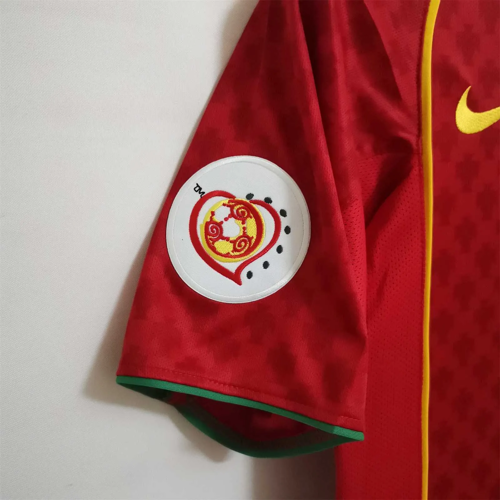 2004 Portugal home red 18