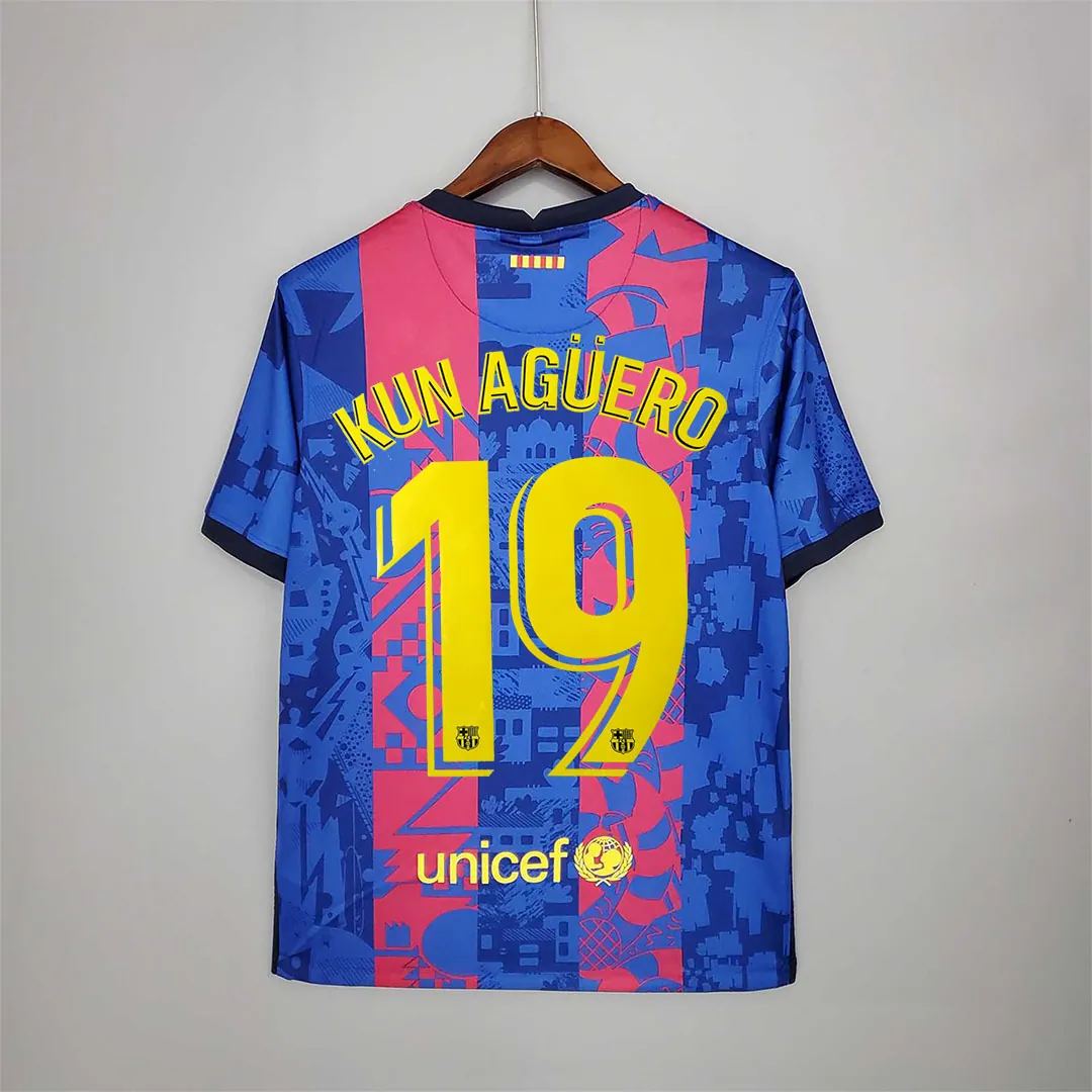 21-22 Barcelona third away 10
