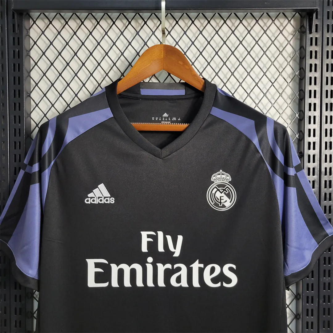 16-17 Real Madrid third away 7