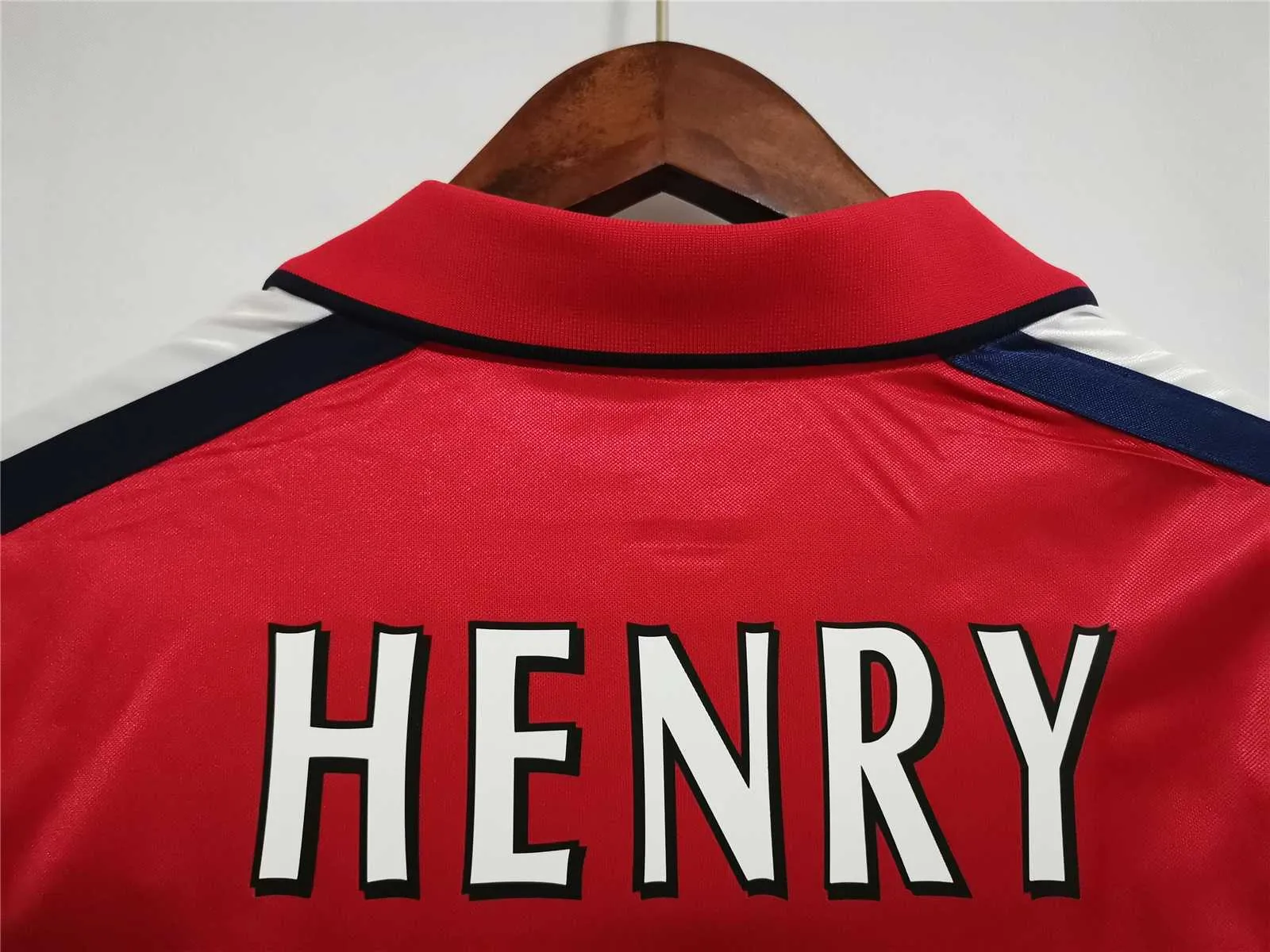00-01 Arsenal home red 1