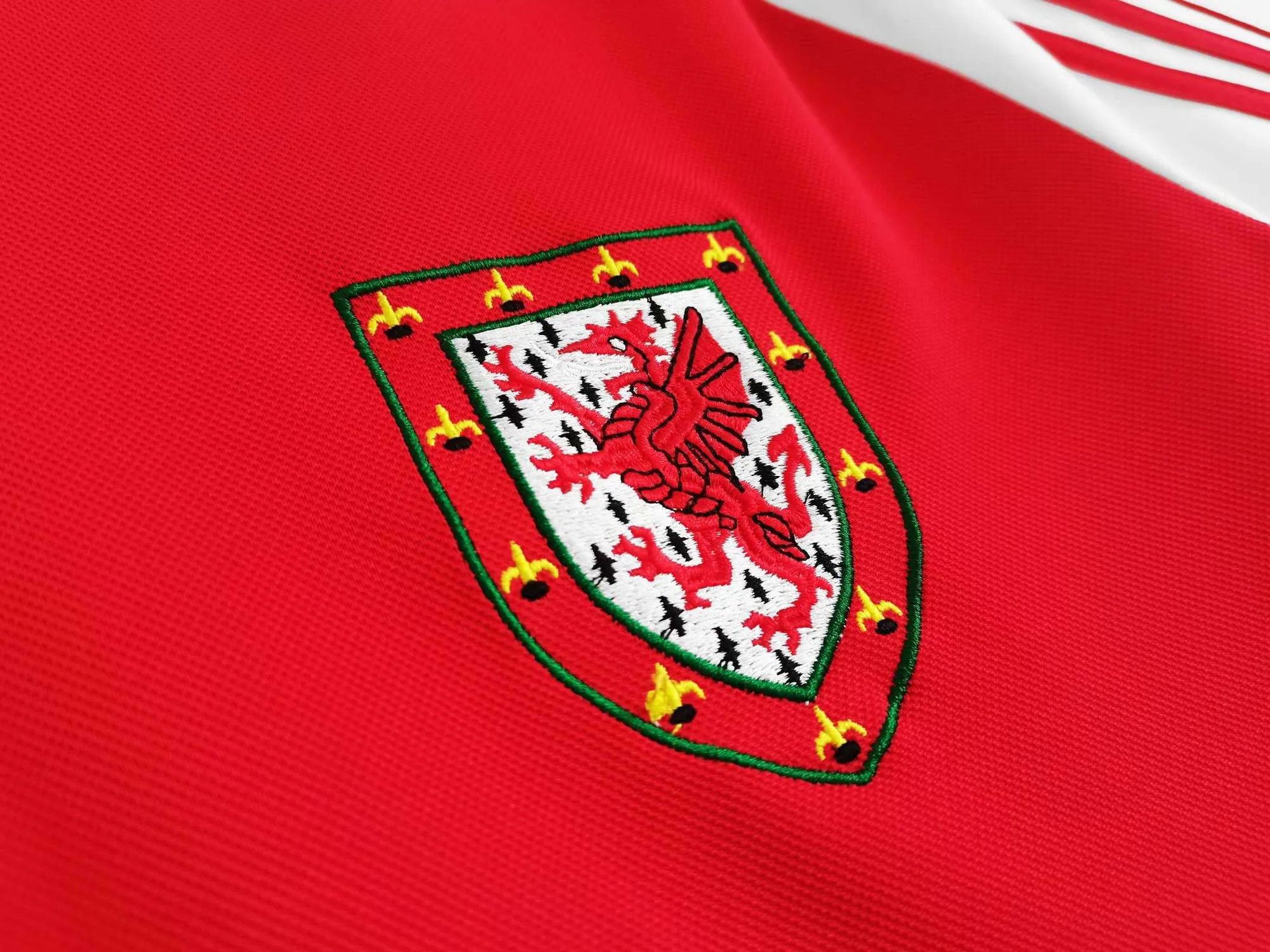 1982 Wales home 3
