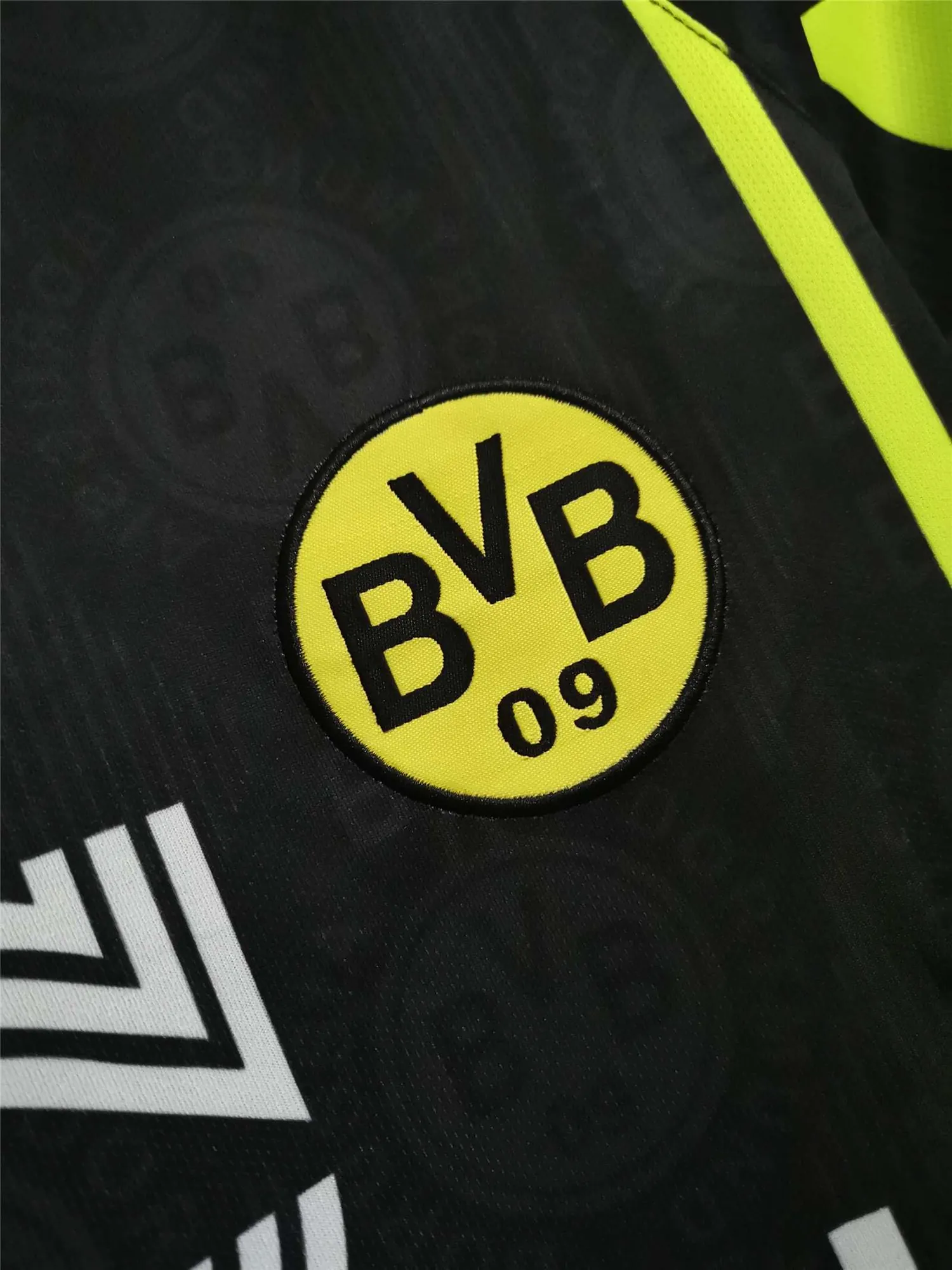 95-96 Dortmund away black 8