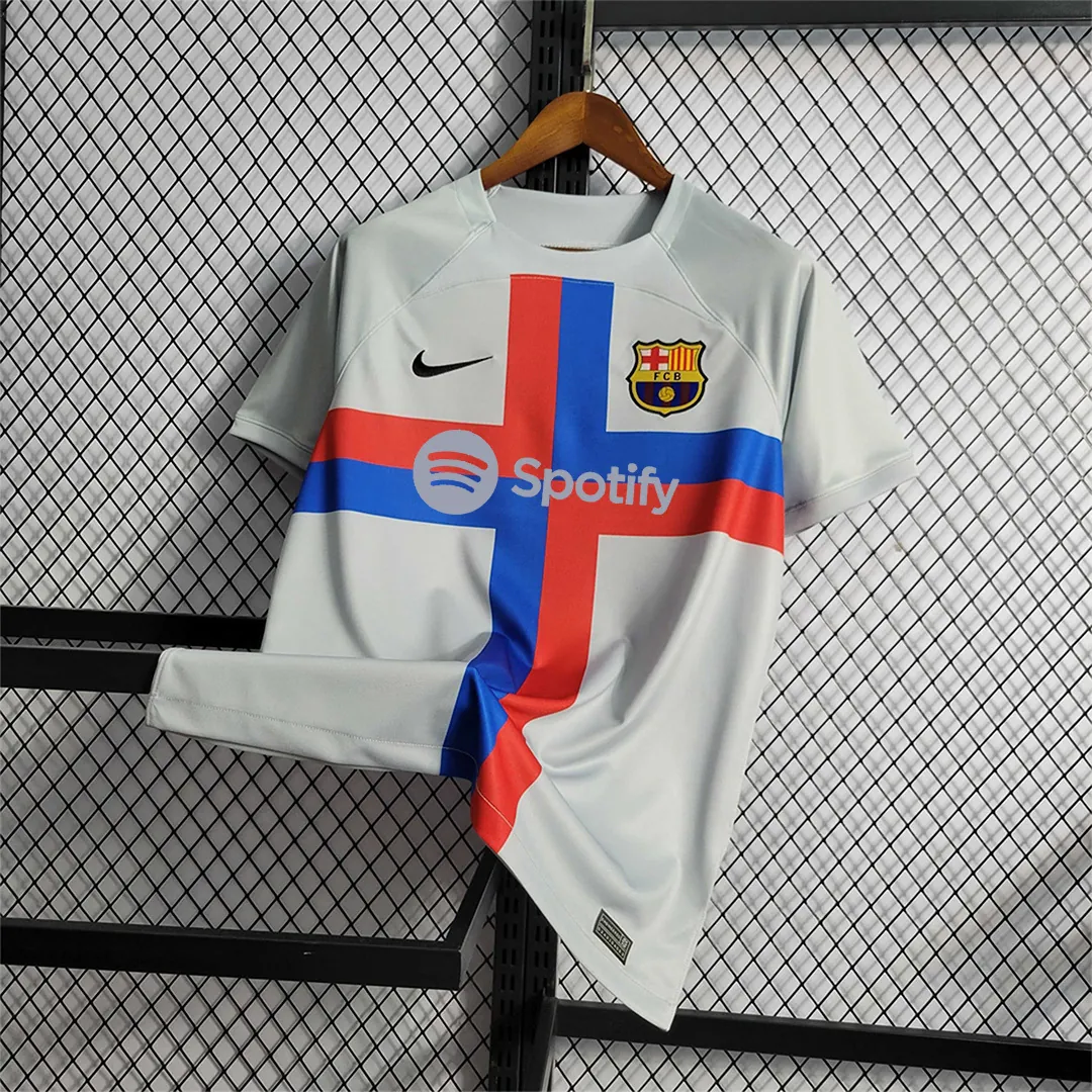 22-23 Barcelona third away 10
