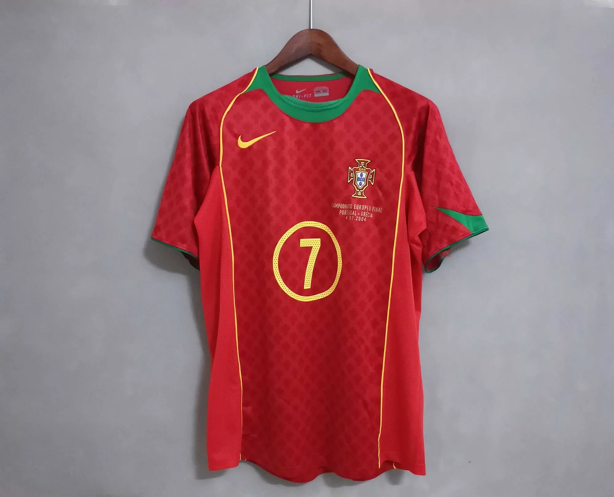 2004 Portugal home red 5