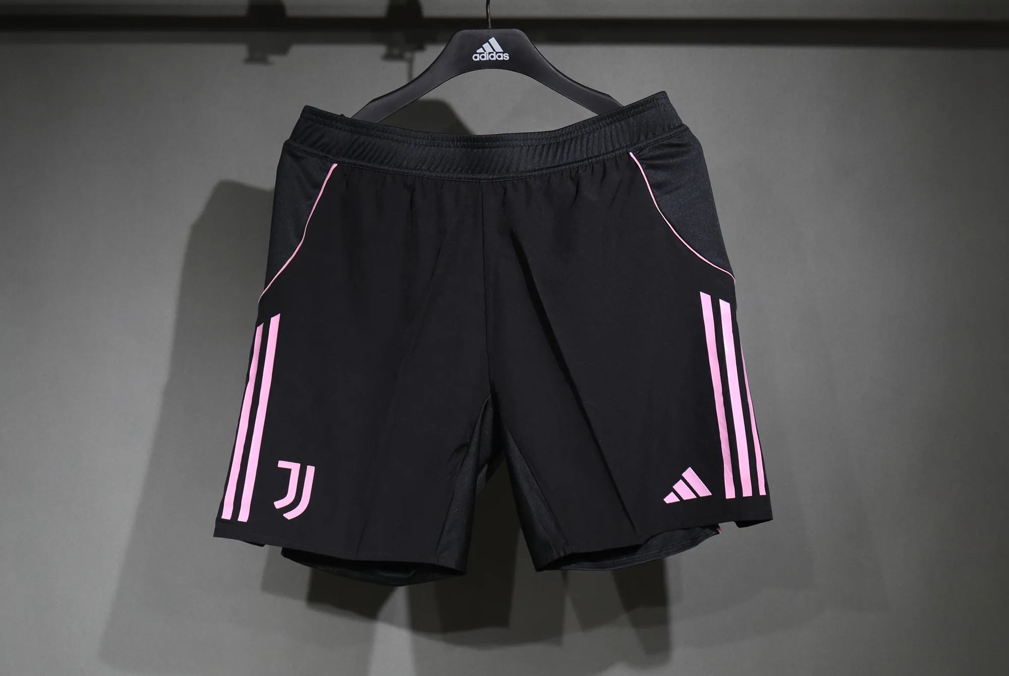 25-26 Juventus Home Black Player Version Shorts AAAAJersey Supplier Yupoo 2