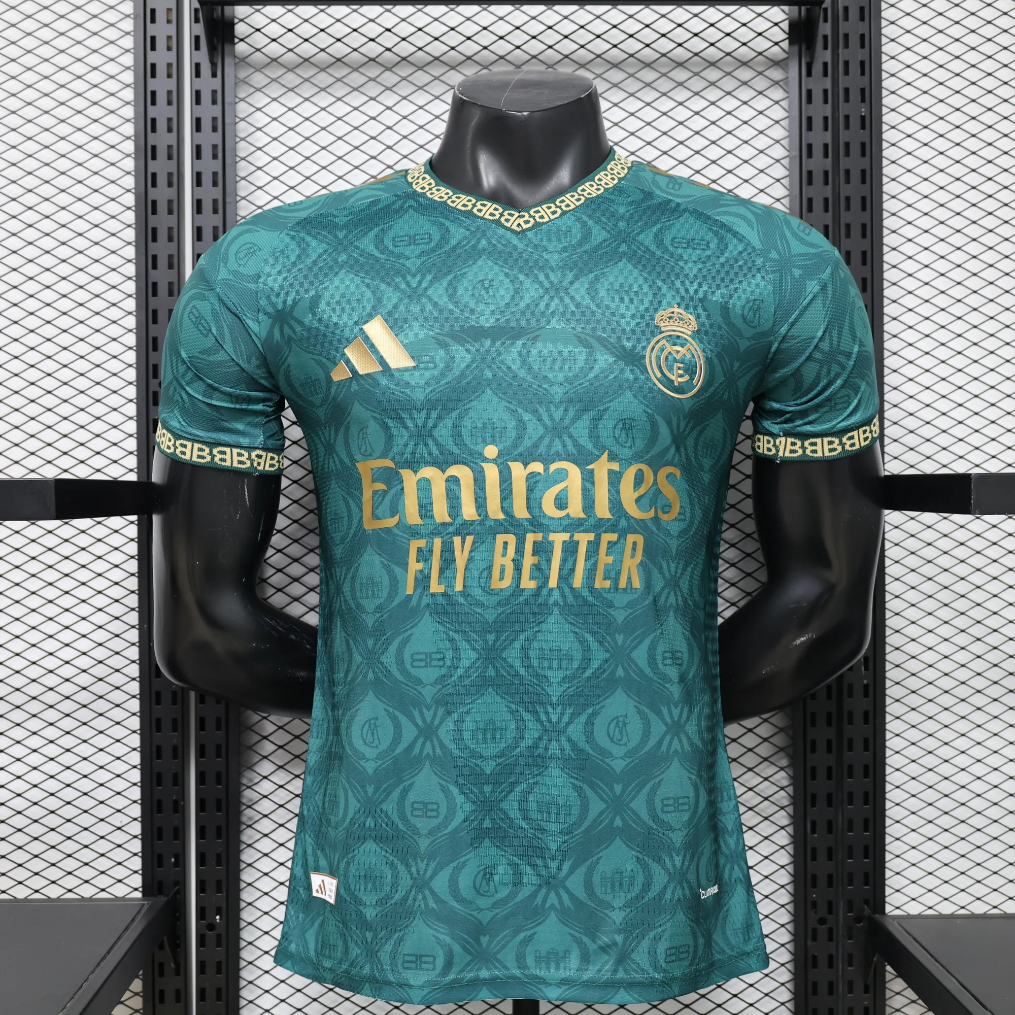 26-27 Real Madrid Mens LV Collaboration Edition Football T-Shirt AAAAJersey Wholesale Yupoo 3