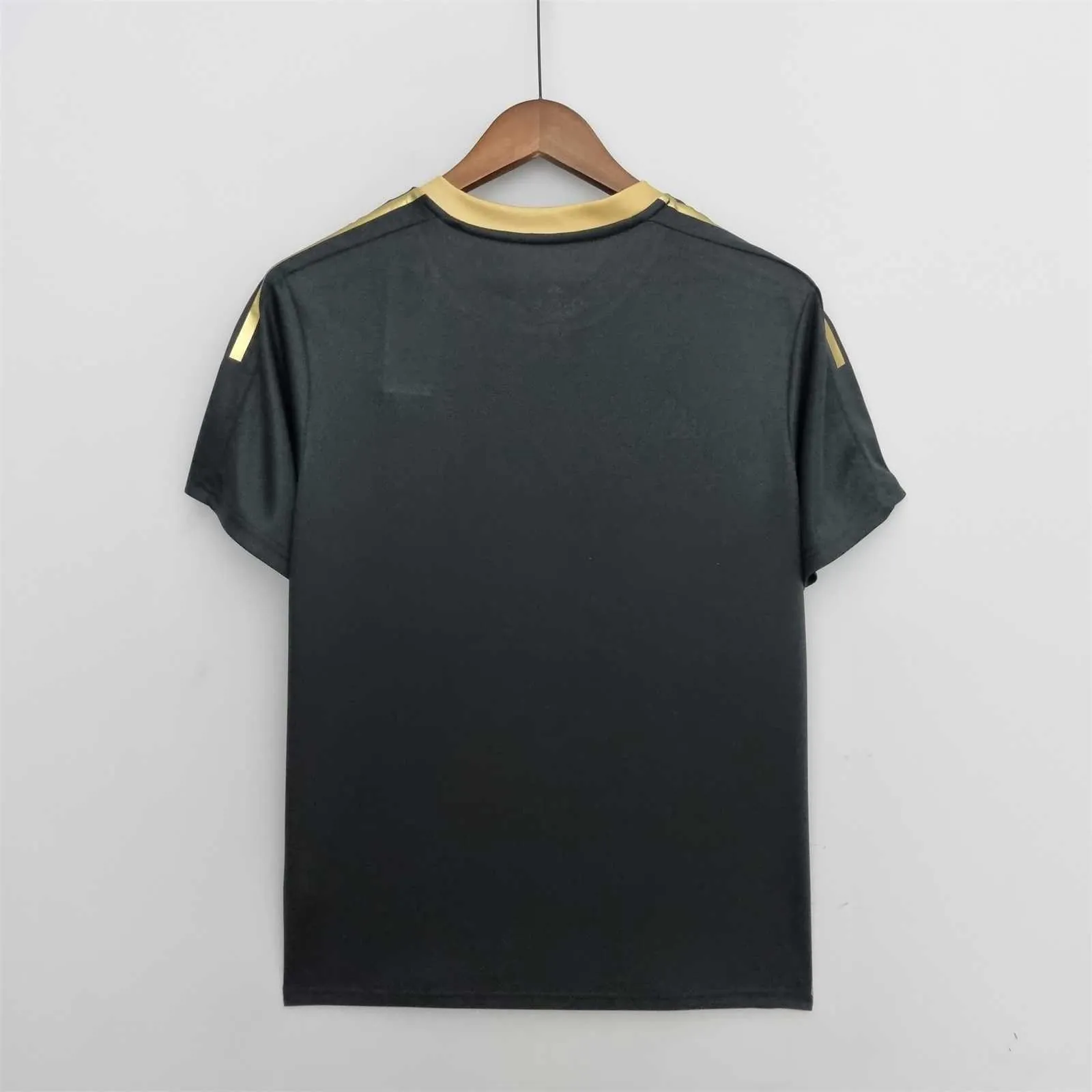 22-23 Colo-Colo black commemorative edition 6