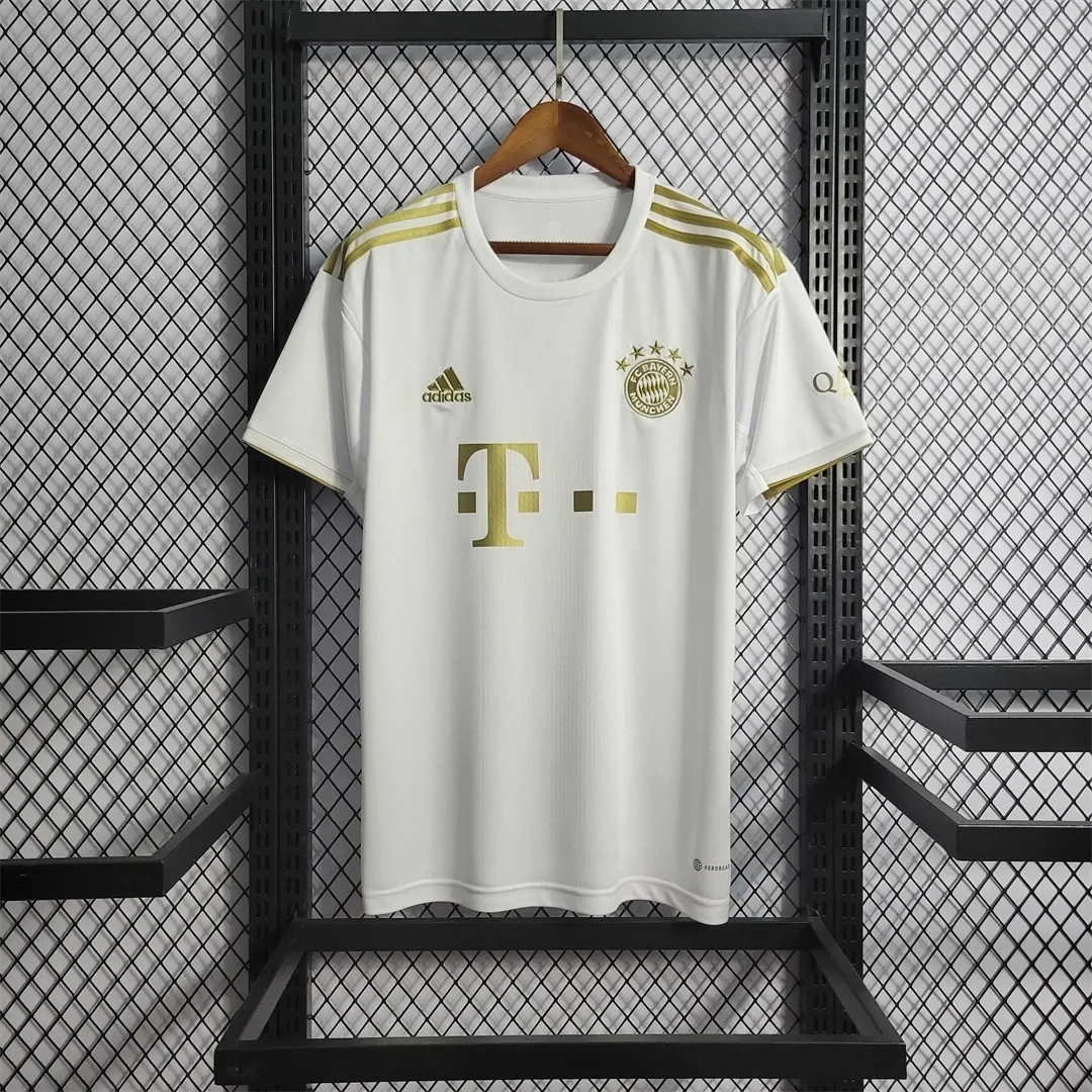 22-23 Bayern away 14