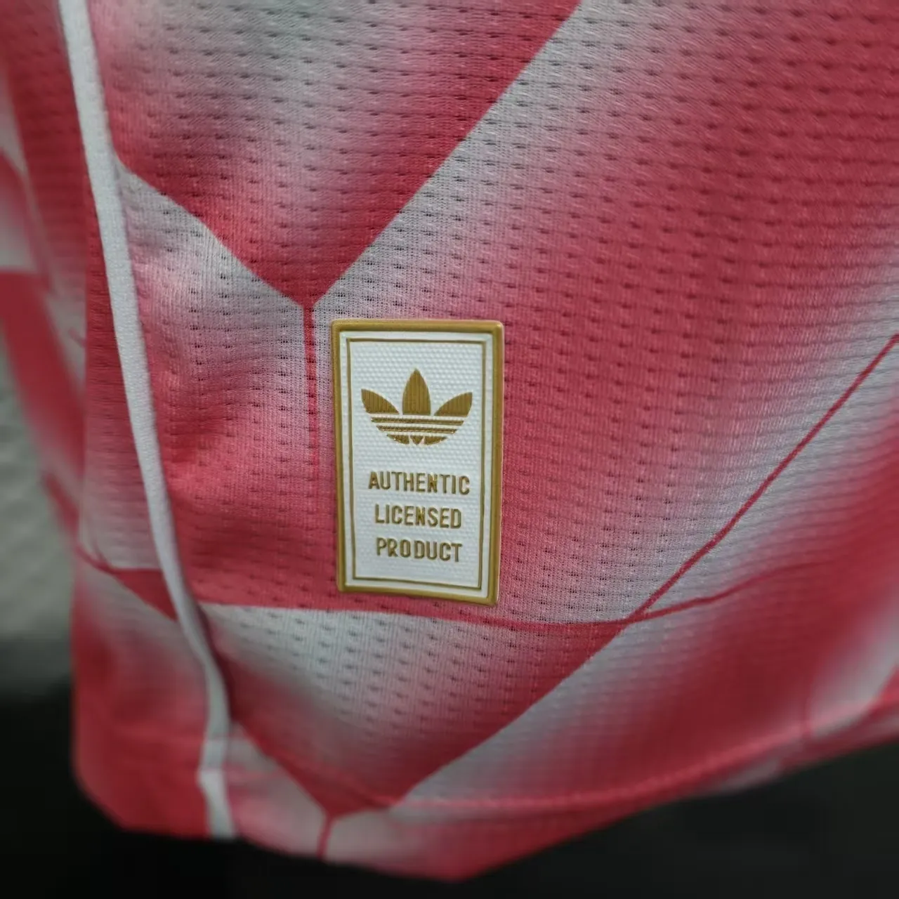 25-26 Real Madrid Pink Special Edition Football Shirt AAAAJersey Wholesale Yupoo 4