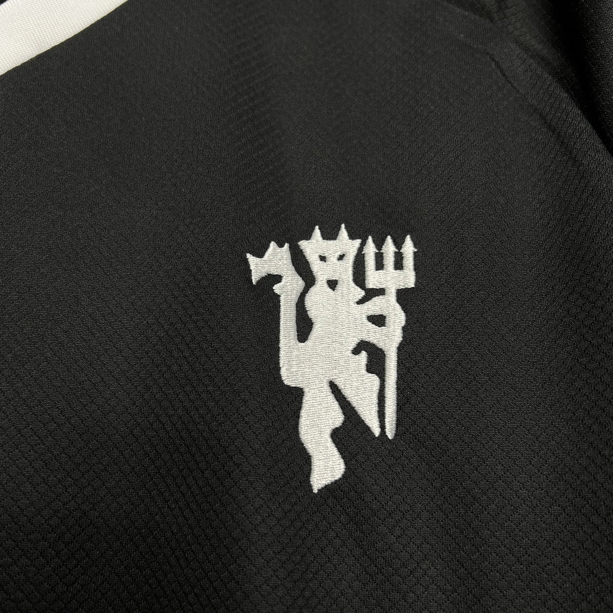 24-25 Manchester United Black Goalkeeper Kit AAAAJersey Supplier Yupoo 6