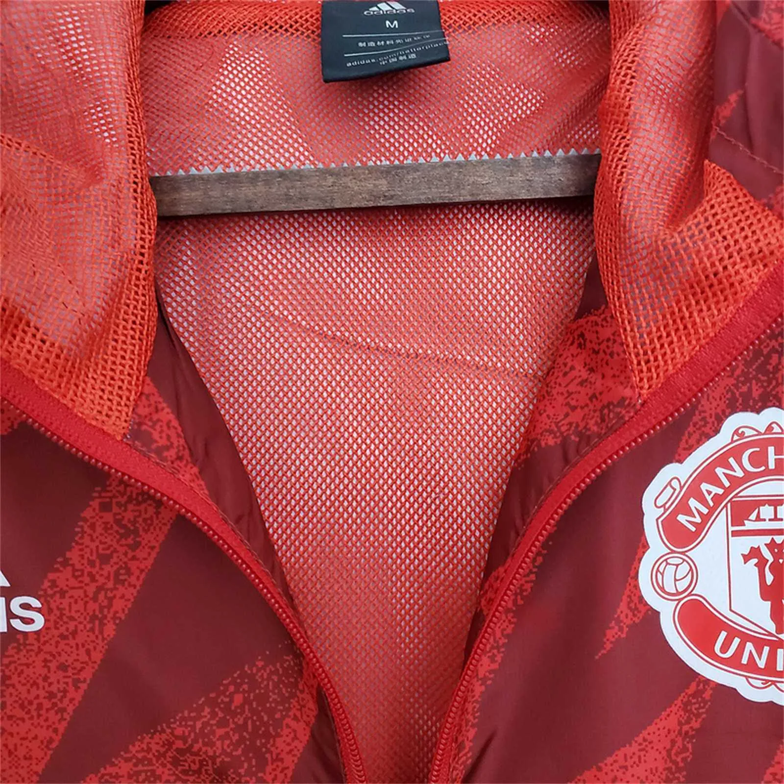 21-22 Manchester United red windbreaker 2