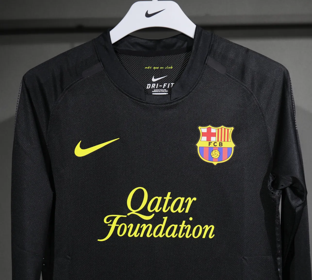 11-12 Barcelona Away Retro Kit Vintage Player Version Sino Shirt AAAAJersey Dropship Yupoo 4