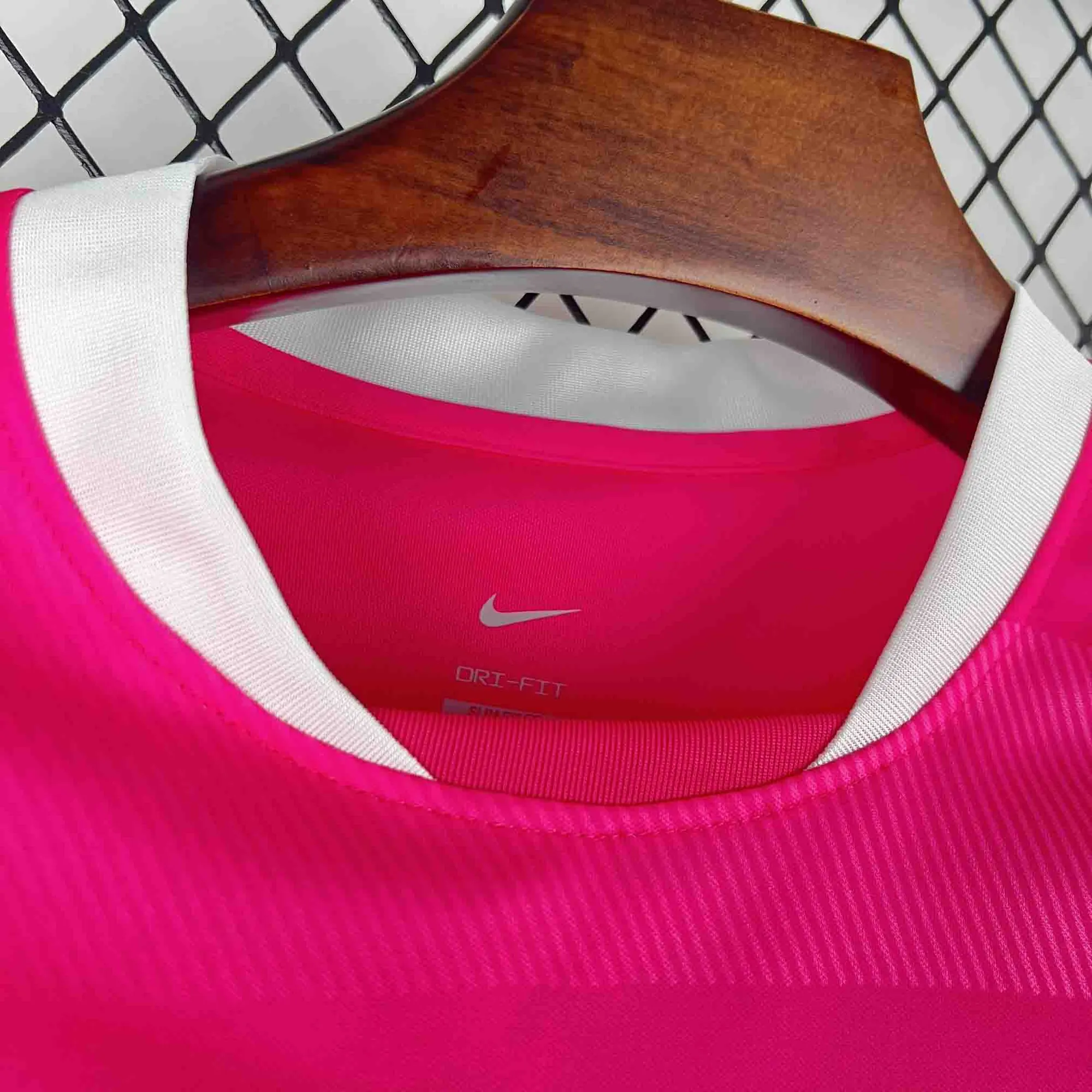 26-27 Sporting Lisbon Mens Special Edition Kit Pink T-Shirt Football AAAAJersey Supply Yupoo 6 5