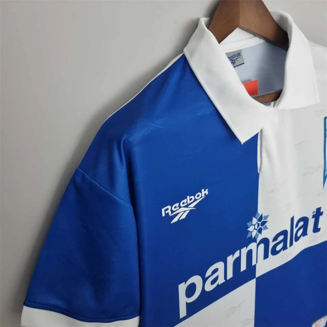 98 La Católica third away 3