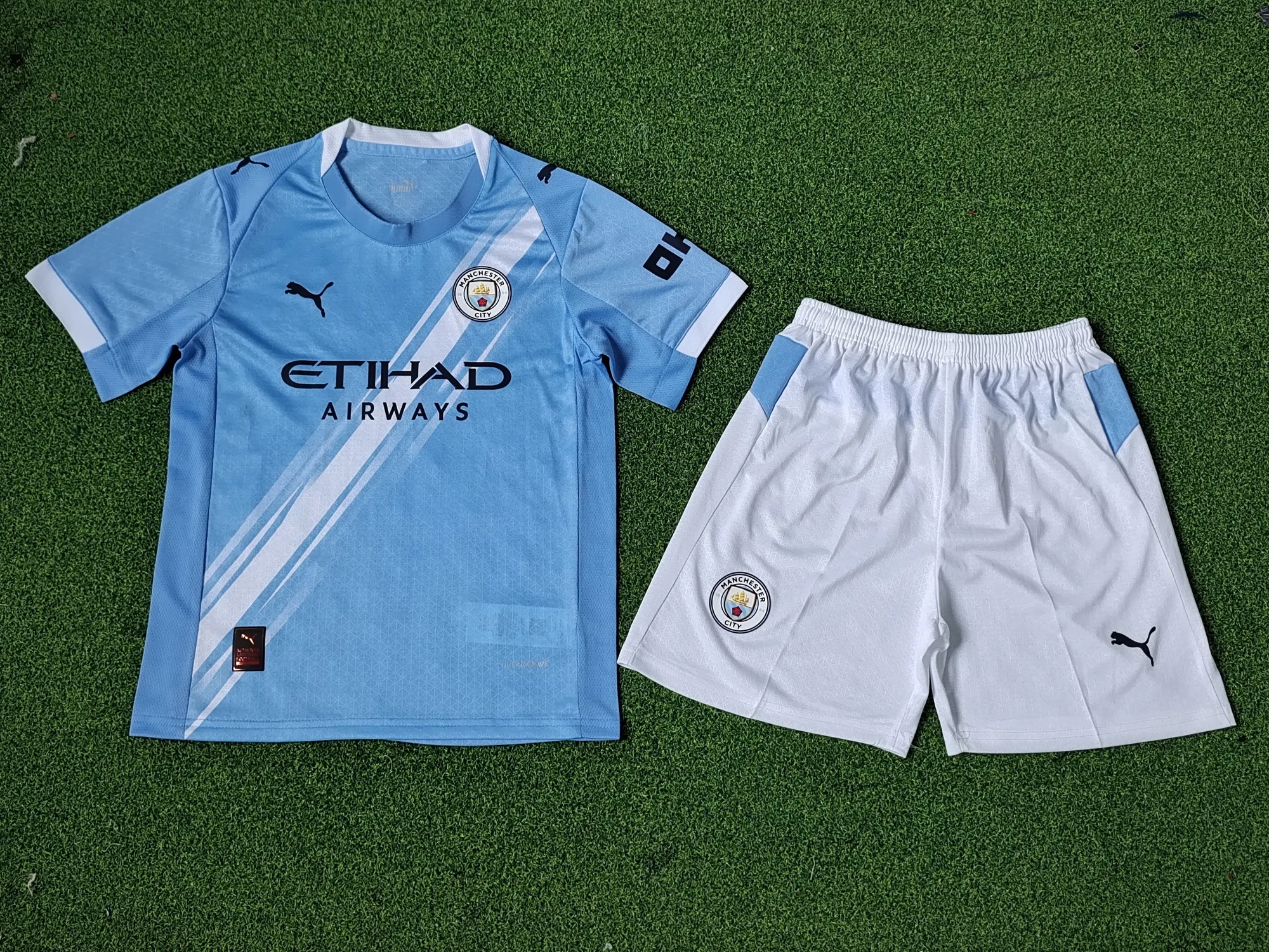 25-26 Manchester City Home Player Version Kid Kits Youth Apparels AAAAJersey Supply Yupoo 2