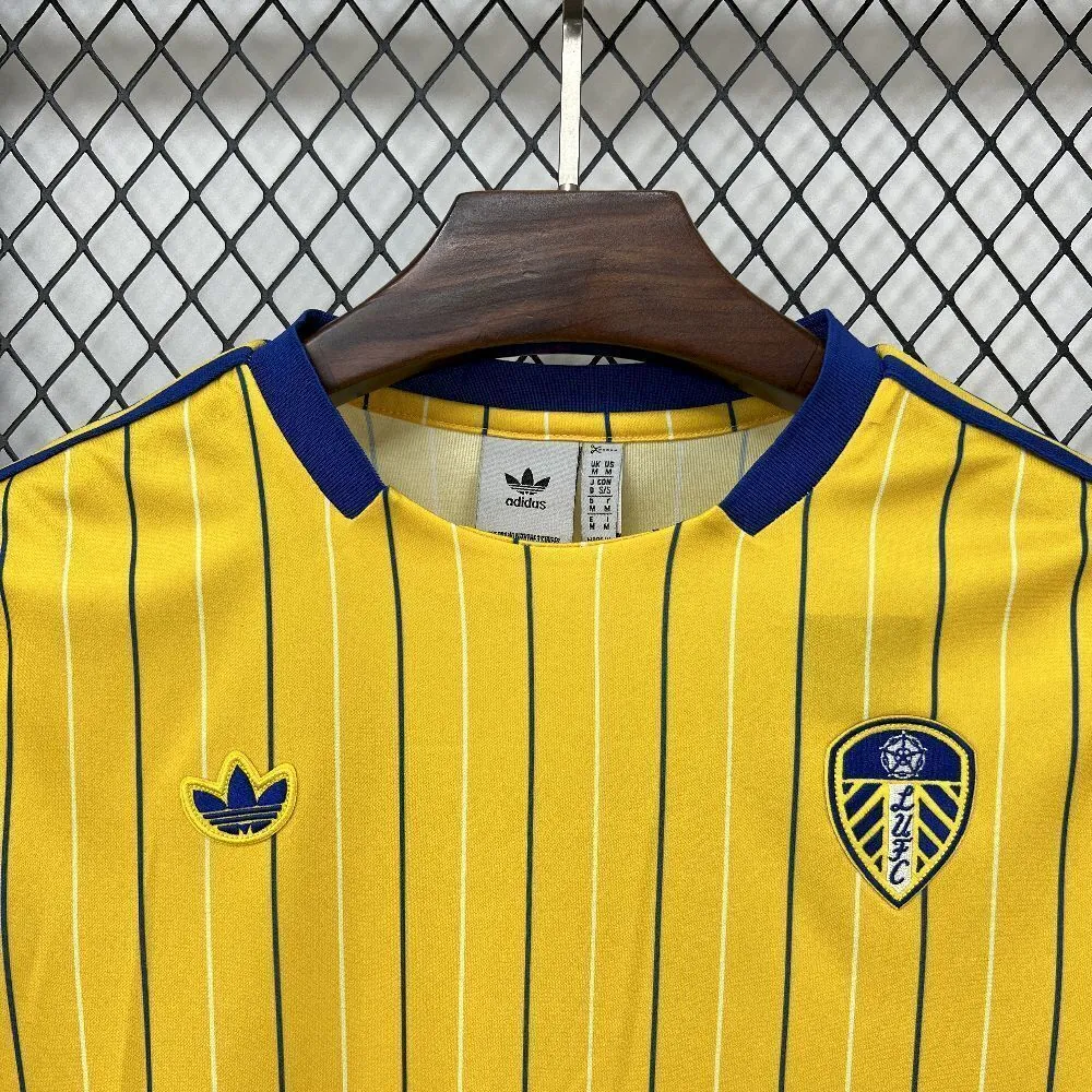 25-26Leeds United Casual Retro Style Football Shirt Apparels AAAAJersey Wholesale Yupoo 3