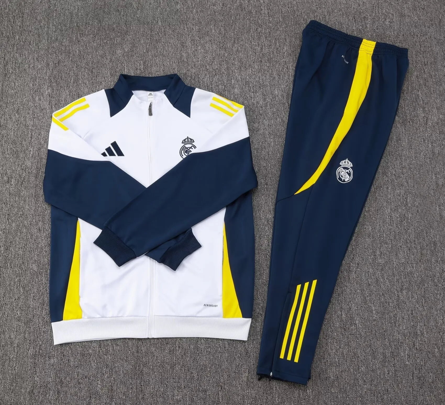 24-25 Real Madrid Jackets Football Shirts 1