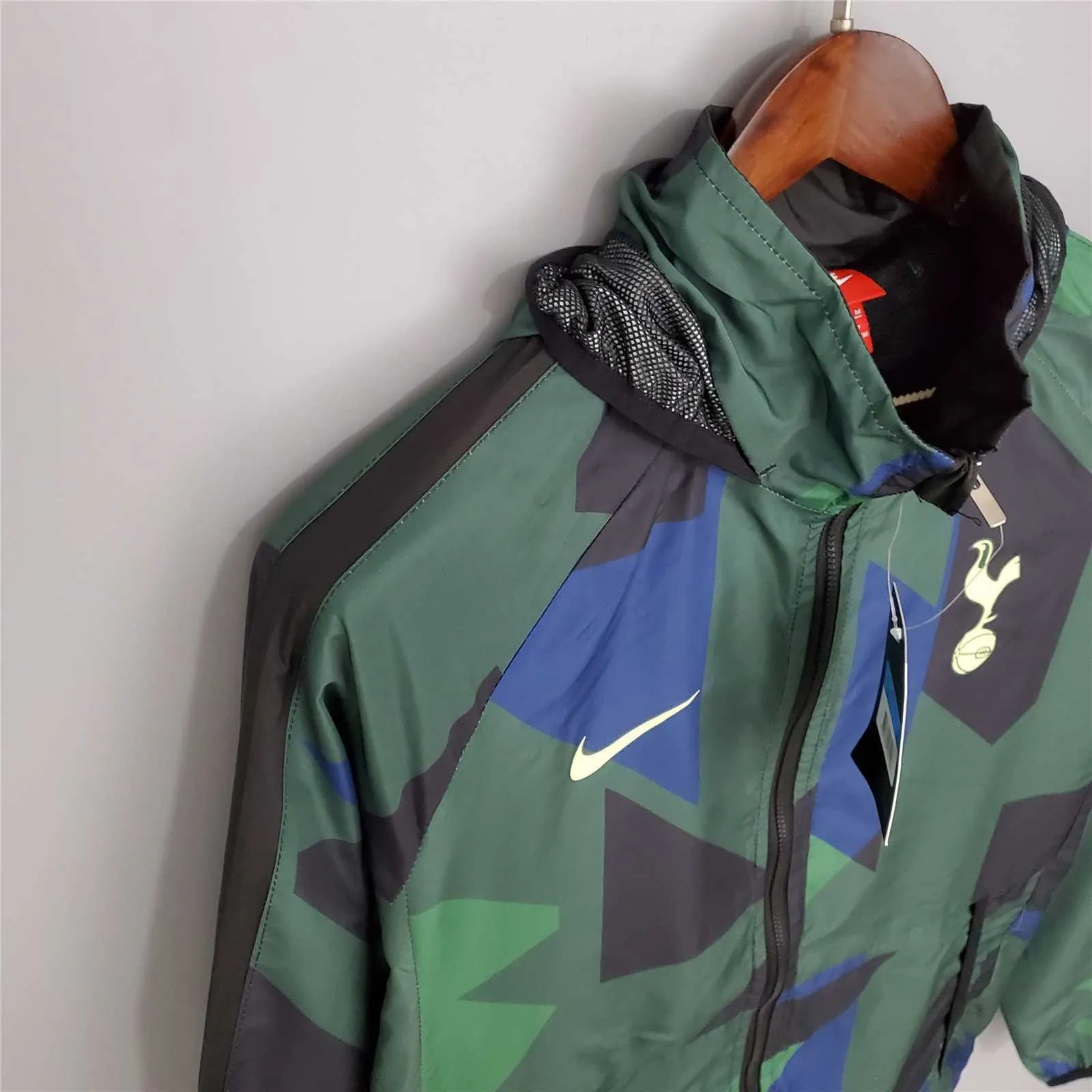 21-22 Tottenham Hotspur Green&amp;Blue Windbreaker 1