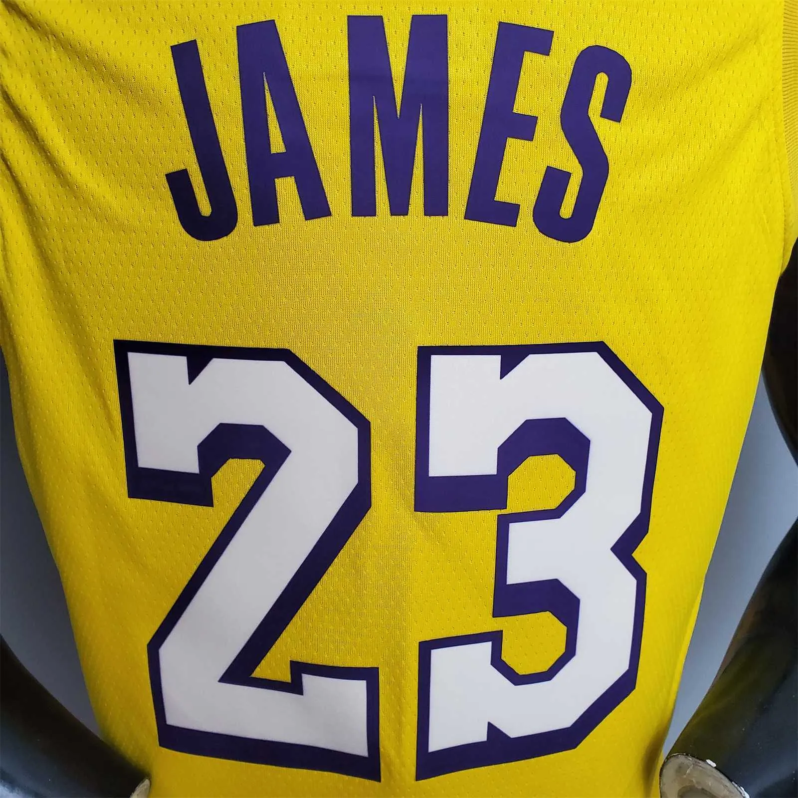 James #23 Lakers V-neck City Edition yellow 6