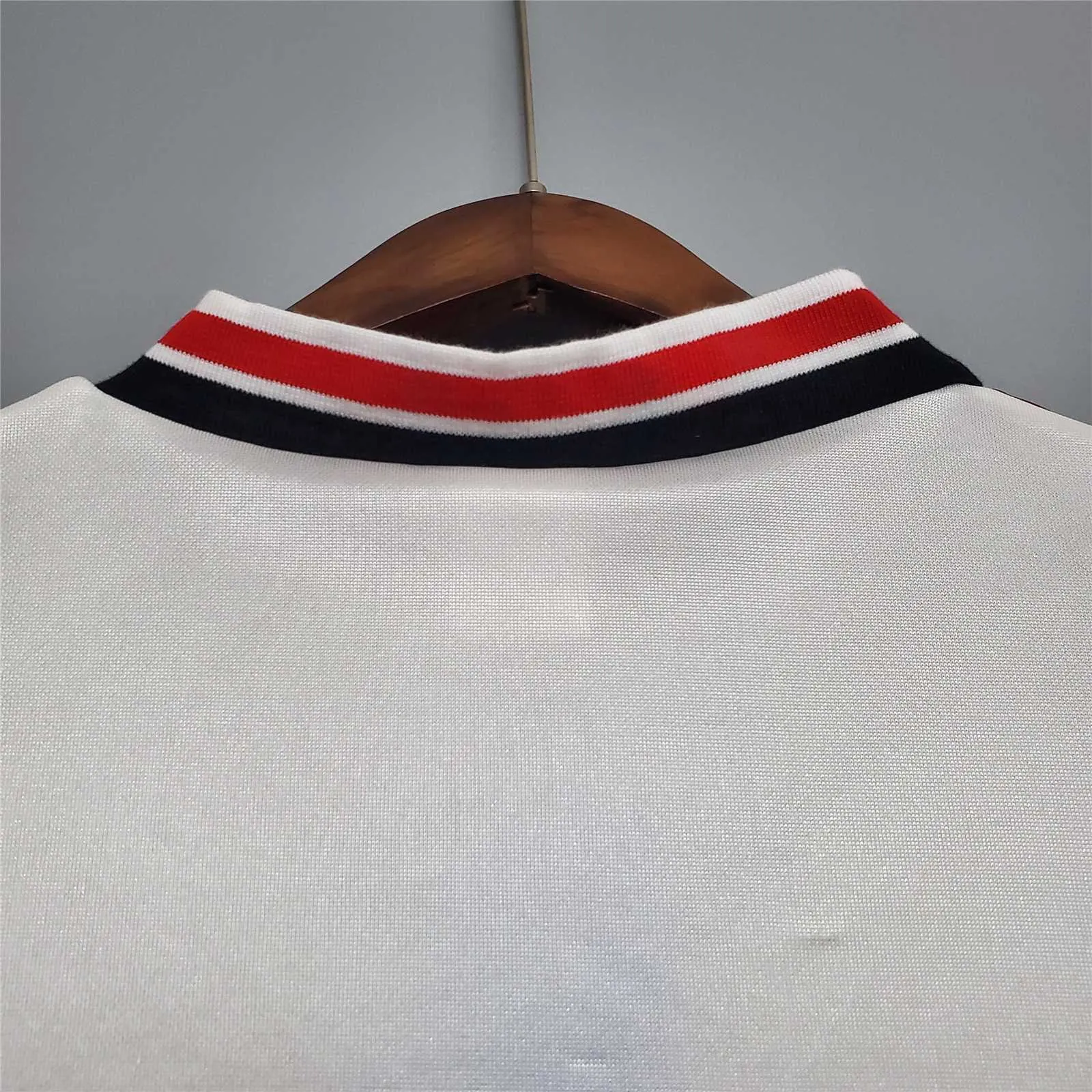 85-86 Manchester United away 3