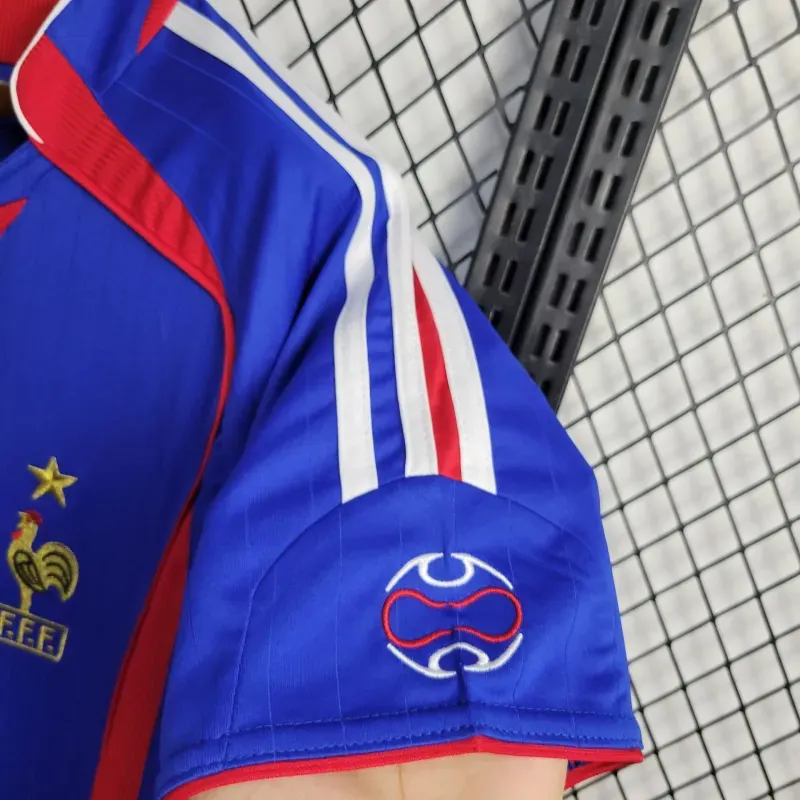2006 France home 3